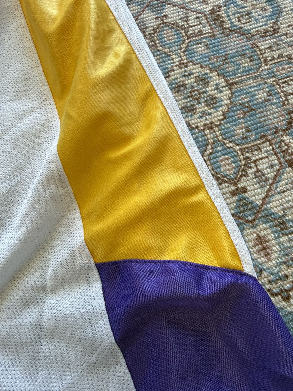Champion Vintage 90s LA Lakers NBA Champion Basketball Shorts Size XL Size US 36 / EU 52 - 8 Thumbnail