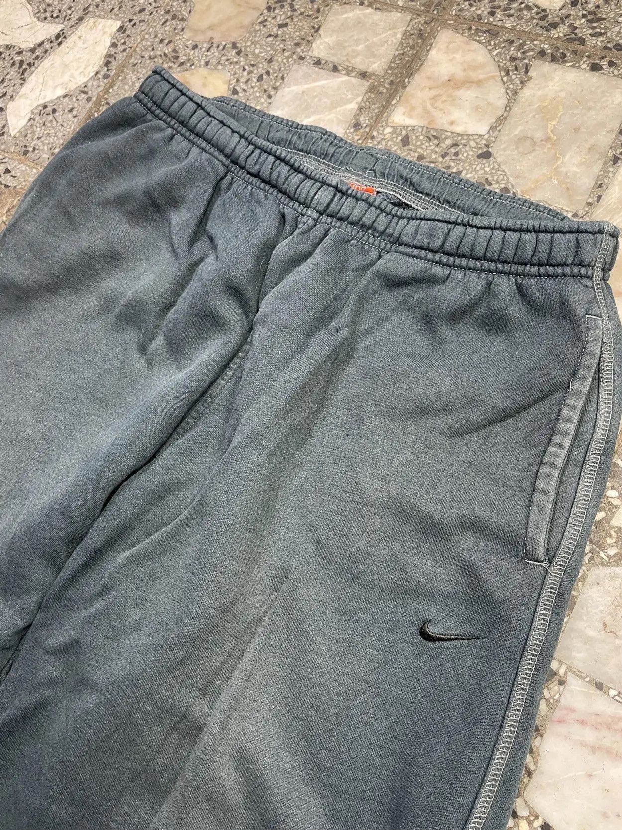 Nike VINTAGE NIKE WASHED 90S RETRO SPORTSWEAR BLACK SWEAT PANTS Size US 34 / EU 50 - 7 Thumbnail