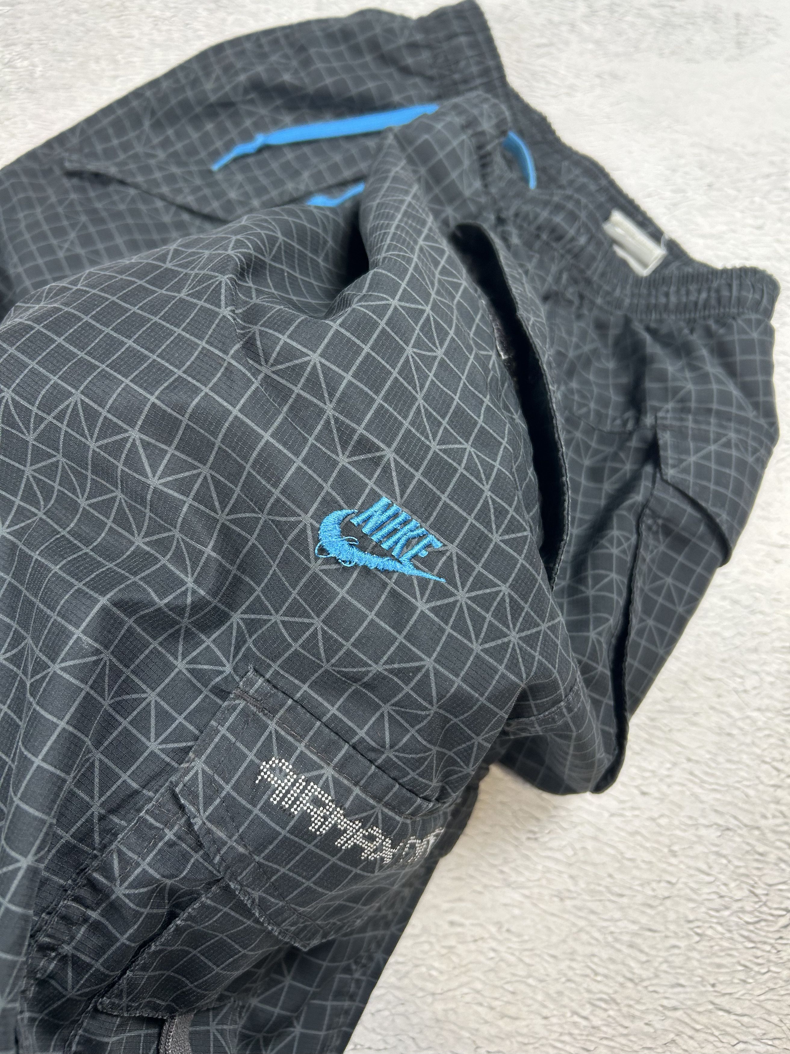 Nike Vintage Nike Cargo Shorts Nylon Track Parachute Drill y2k Size US 32 / EU 48 - 5 Thumbnail