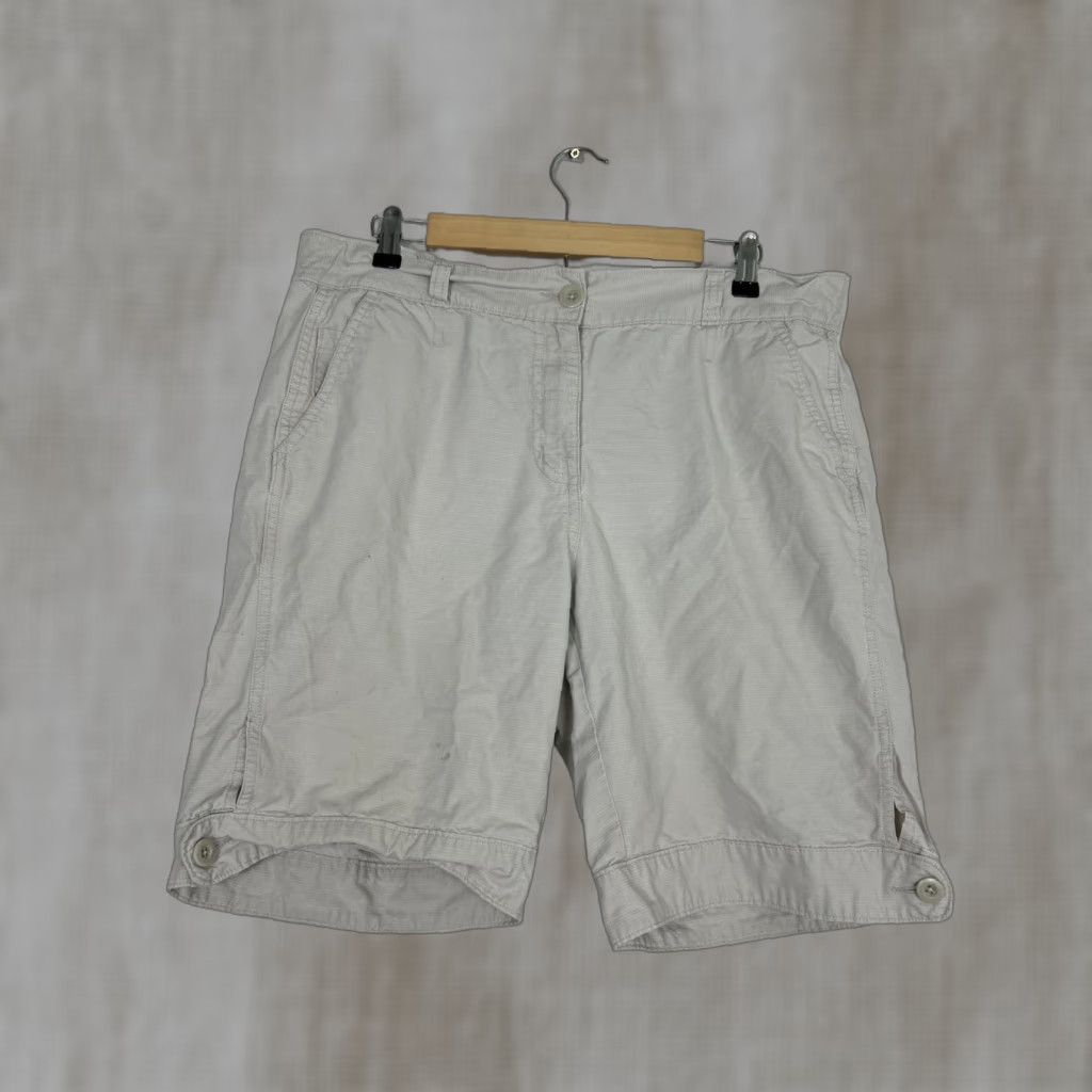 Vintage Woolrich Women Size 14 Beige Chino Shorts Elastic Waist Cotton User: Woolrich Women's Size 14 Beige Chino Shorts Elastic Waist Cotton Size 36" / US 14 / IT 50 - 1 Thumbnail