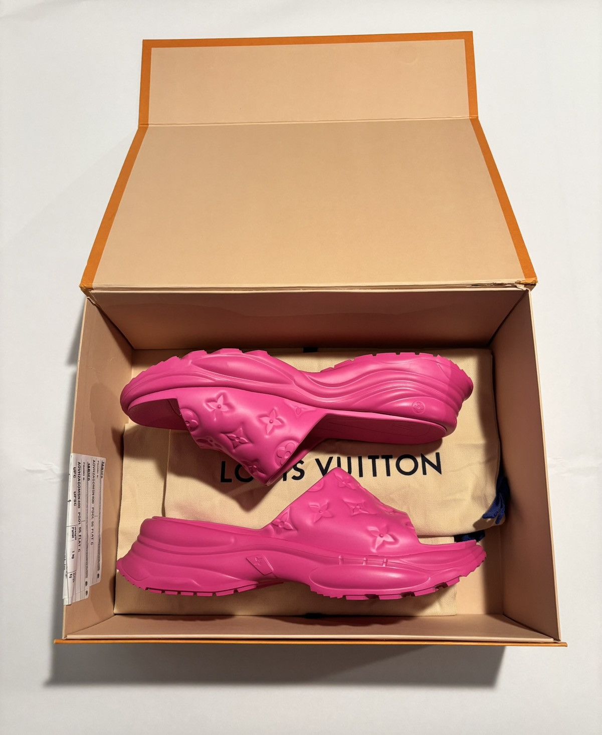 Louis Vuitton Louis Vuitton “Pool Flat Comfort Mule” Size US 10 / IT 40 - 4 Thumbnail