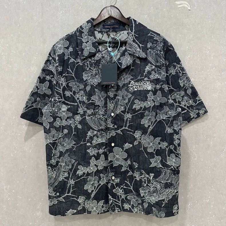 Louis Vuitton Louis Vuitton shirt Nextarrow-2505 Size US L / EU 52-54 / 3 - 1 Thumbnail