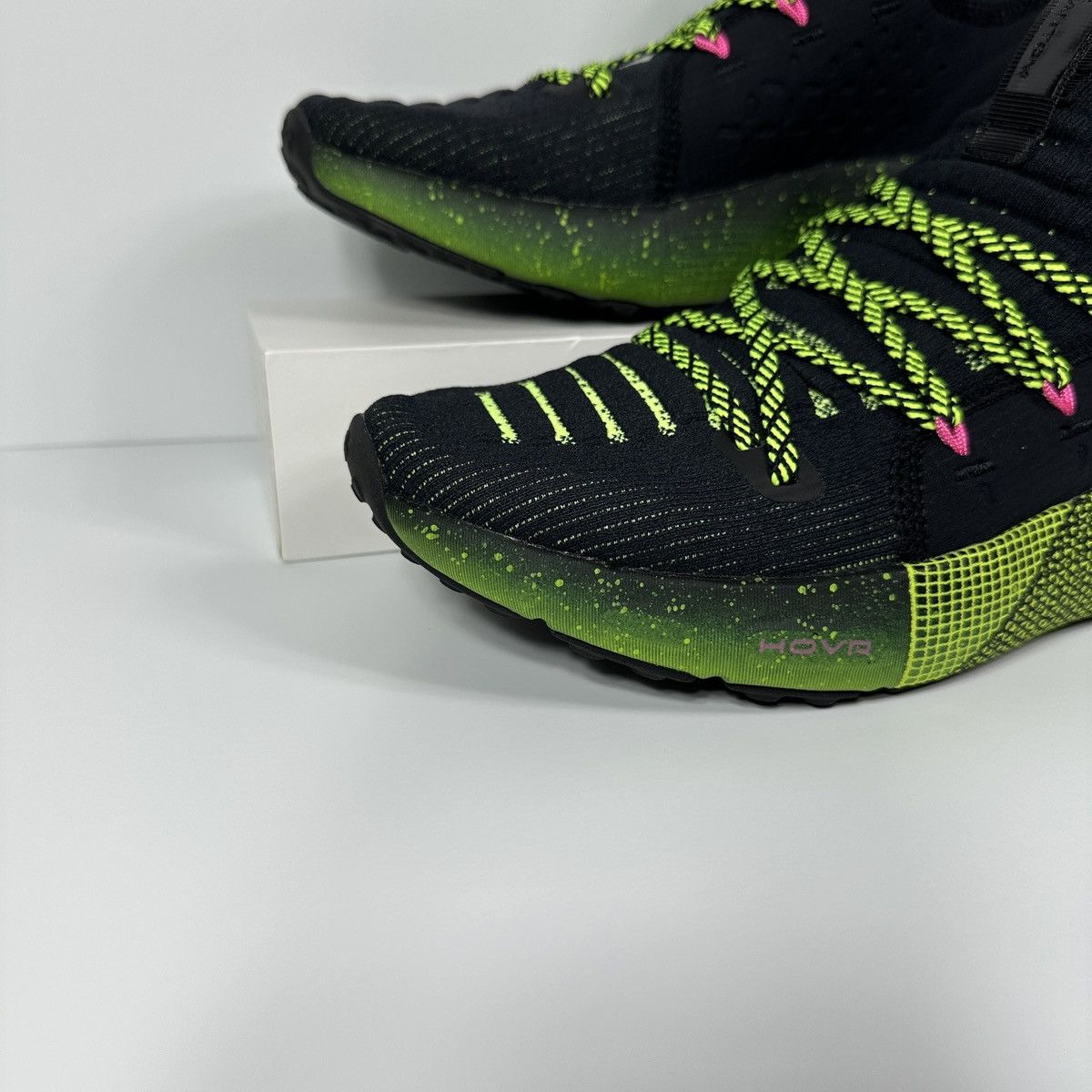 Under Armour HOVR PHANTOM 3 AMP LIME SURGE RUNNING INTELLIKNIT GREEN PINK Size US 9.5 / EU 42-43 - 5 Thumbnail