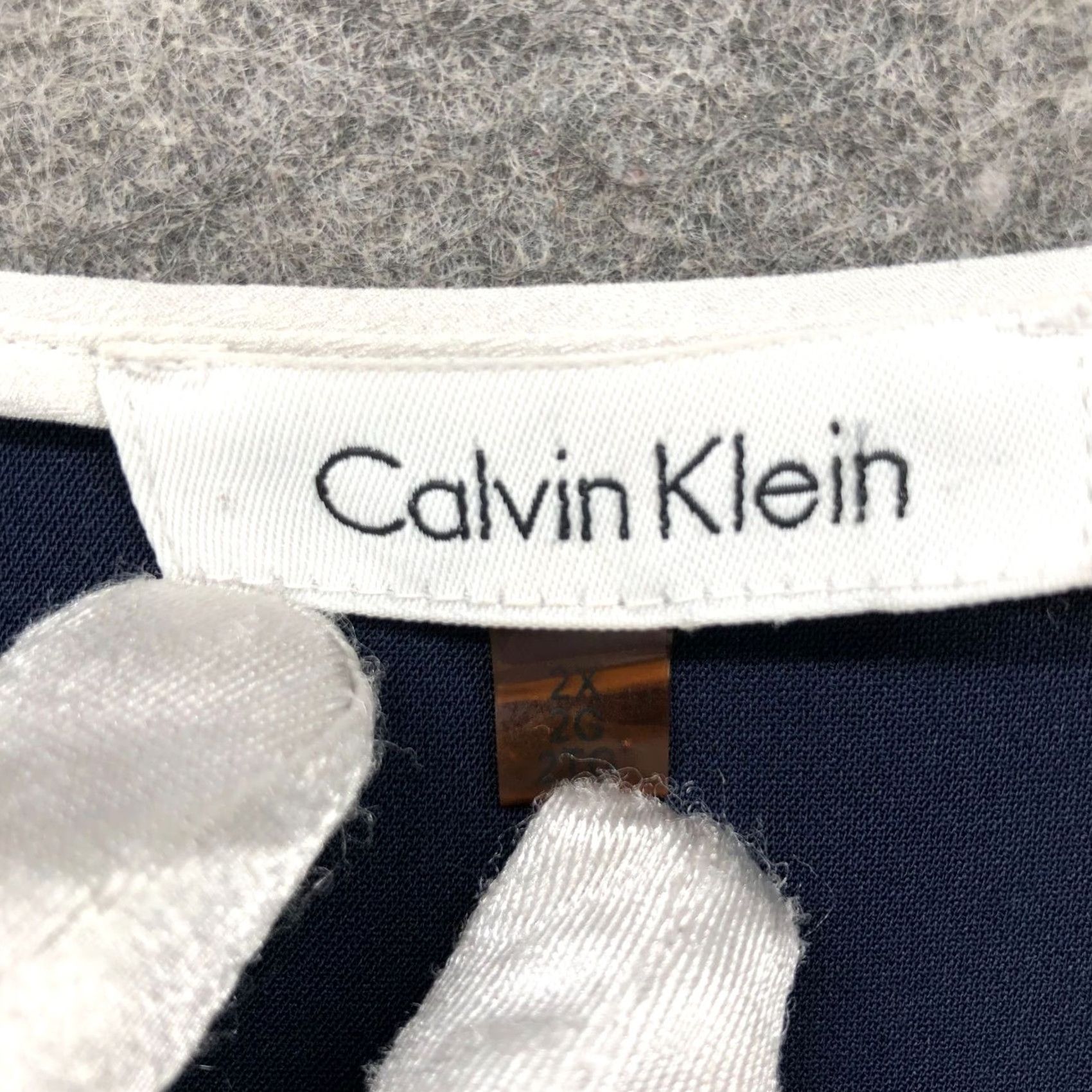 Calvin Klein Calvin Klein Blouse Womens 2X Long Sleeve V-Neck Navy Blue Flare Sleeve Polyester Blend Basic Classic - Mens? Size XXL / US 16-18 / IT 52-54 - 5 Thumbnail