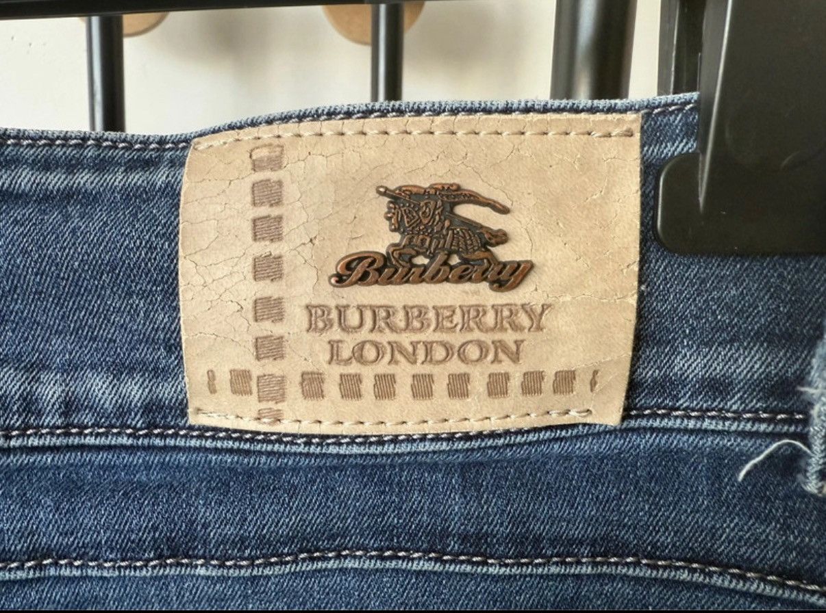 Burberry Burberry women's skinny jeans Y2K 2000s vintage Italy M/31 Size 27" / US 4 / IT 40 - 7 Thumbnail