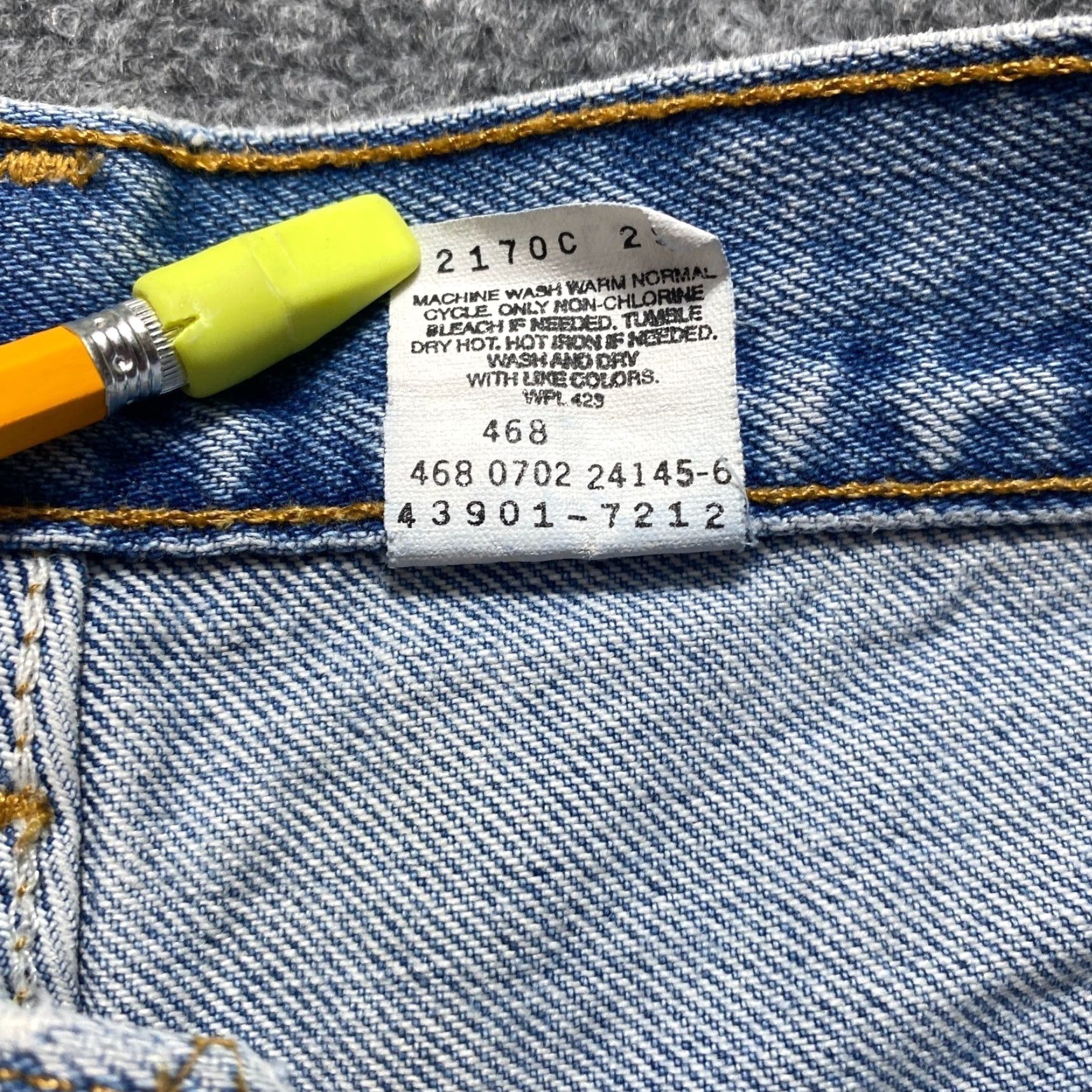 Levi's VINTAGE Levi's Jeans Men 32x27 Blue 901 Relaxed Fit Straight Light Wash 90s Logo Western Workwear Jeans Mens Size US 32 / EU 48 - 7 Thumbnail