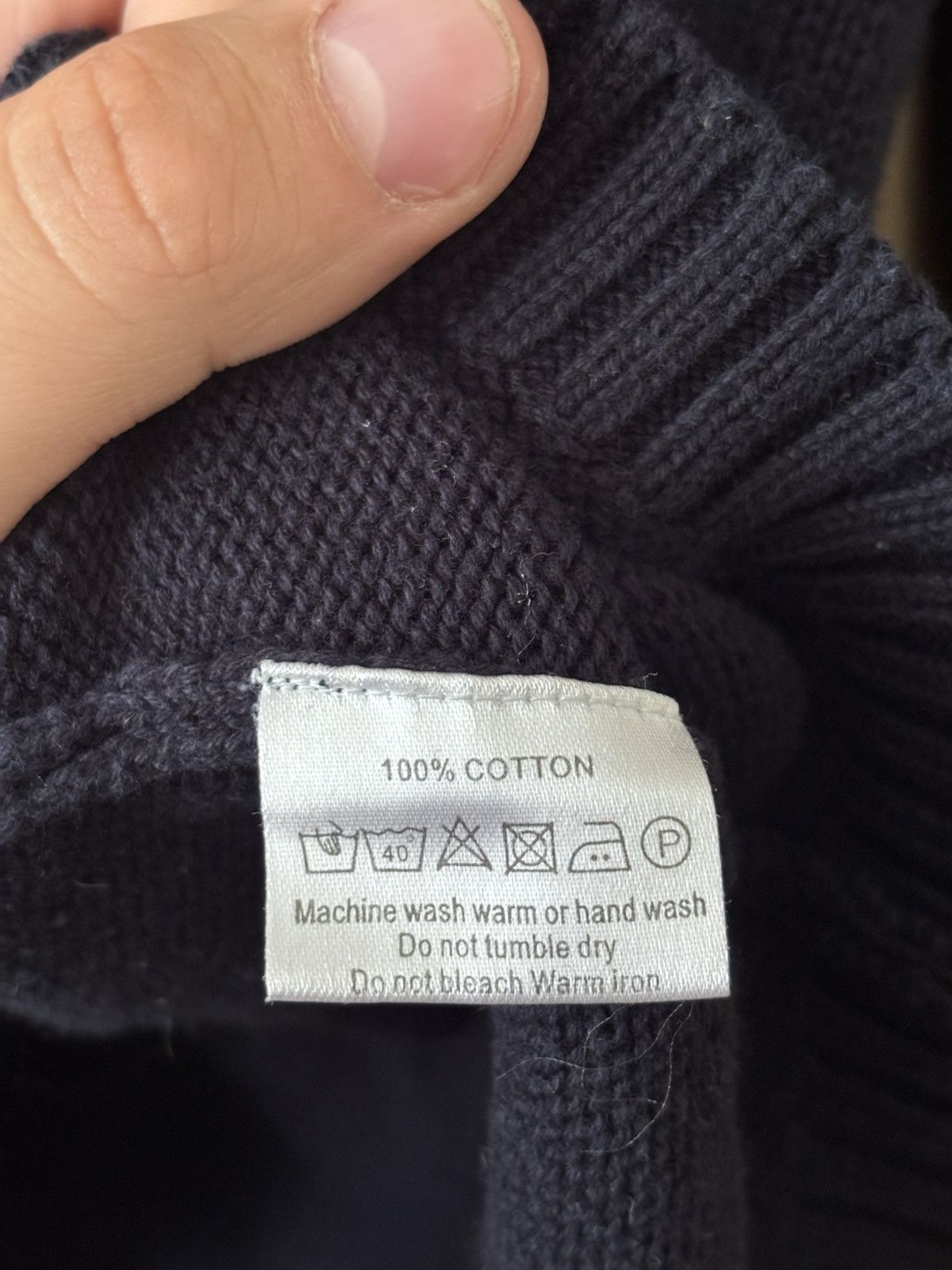 Burberry VINTAGE BURBERRY BIG LOGO V NECK SWEATER Size L / US 10 / IT 46 - 4 Thumbnail