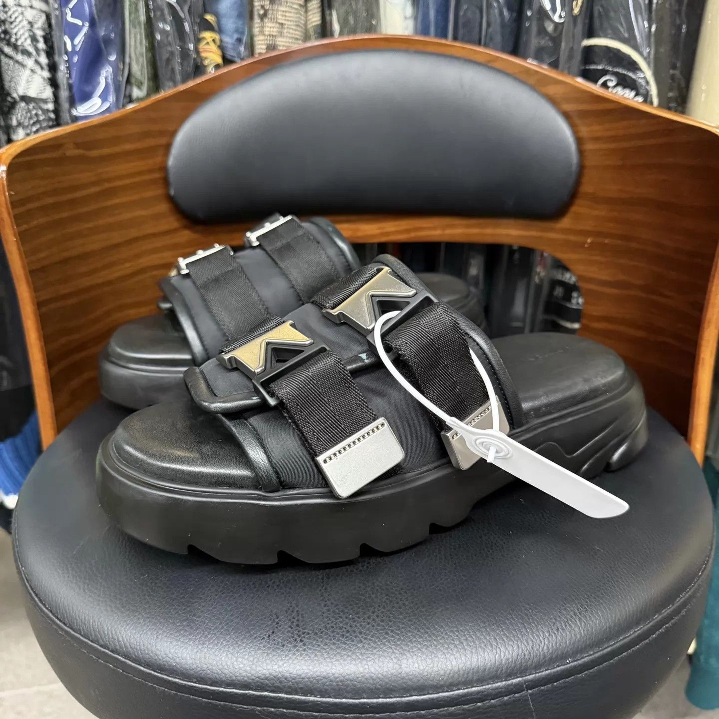 Bottega Veneta Bottega Veneta Black Padlock Slippers 40 Near New Size US 7 / EU 40 - 1 Thumbnail