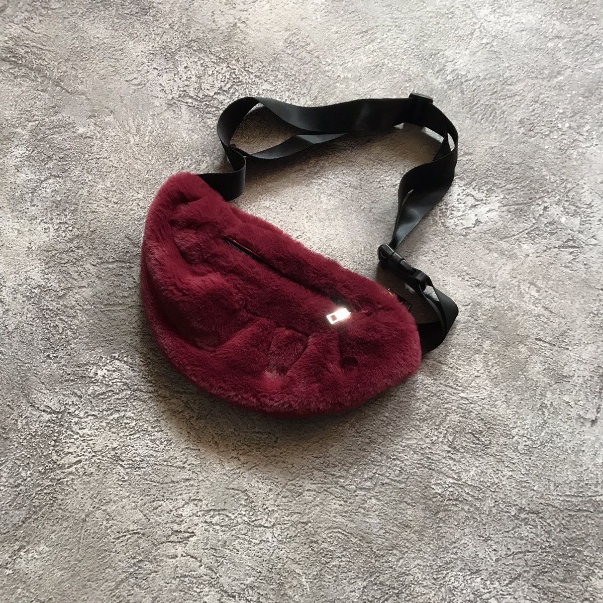 Vintage Vintage Y2K Fuzzy Banana Bag Japanese Archive Streetwear OS Size ONE SIZE - 3 Thumbnail
