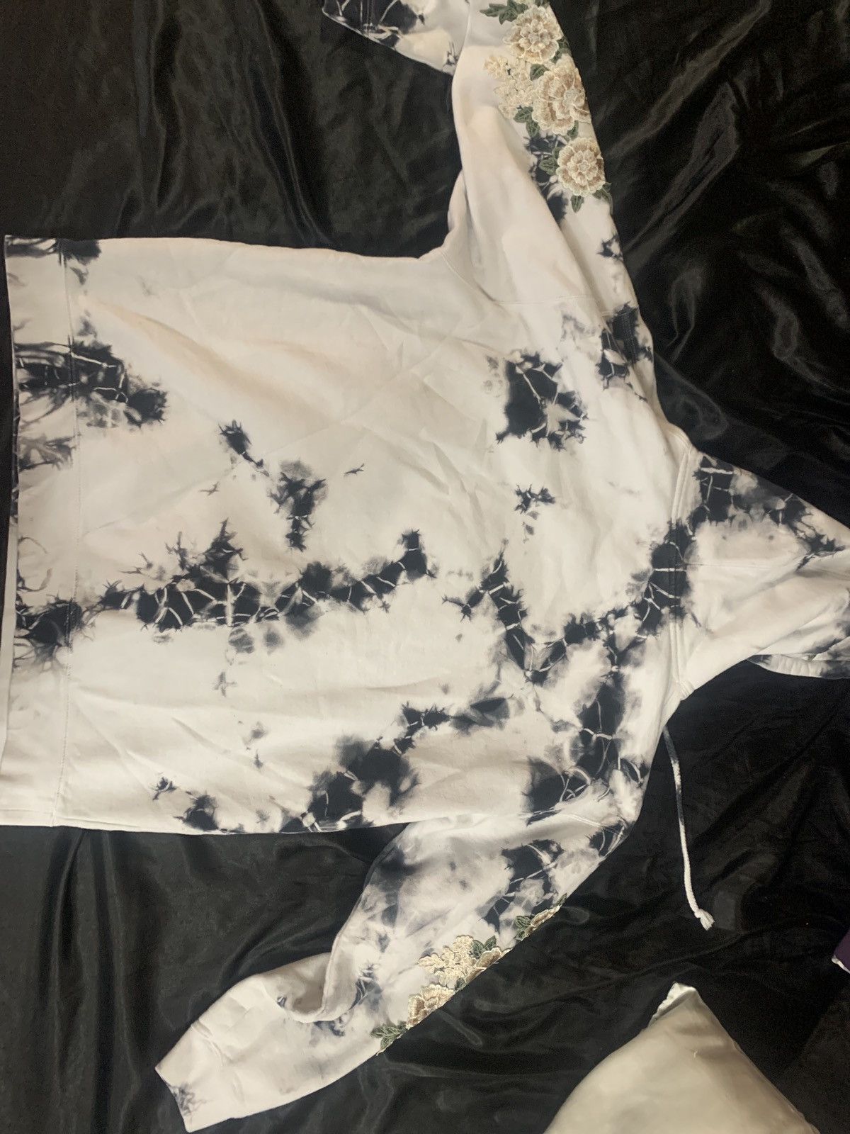 Civil Regime Civil regime embroidered flower tye-dye hoodie Size US XL / EU 56 / 4 - 6 Thumbnail