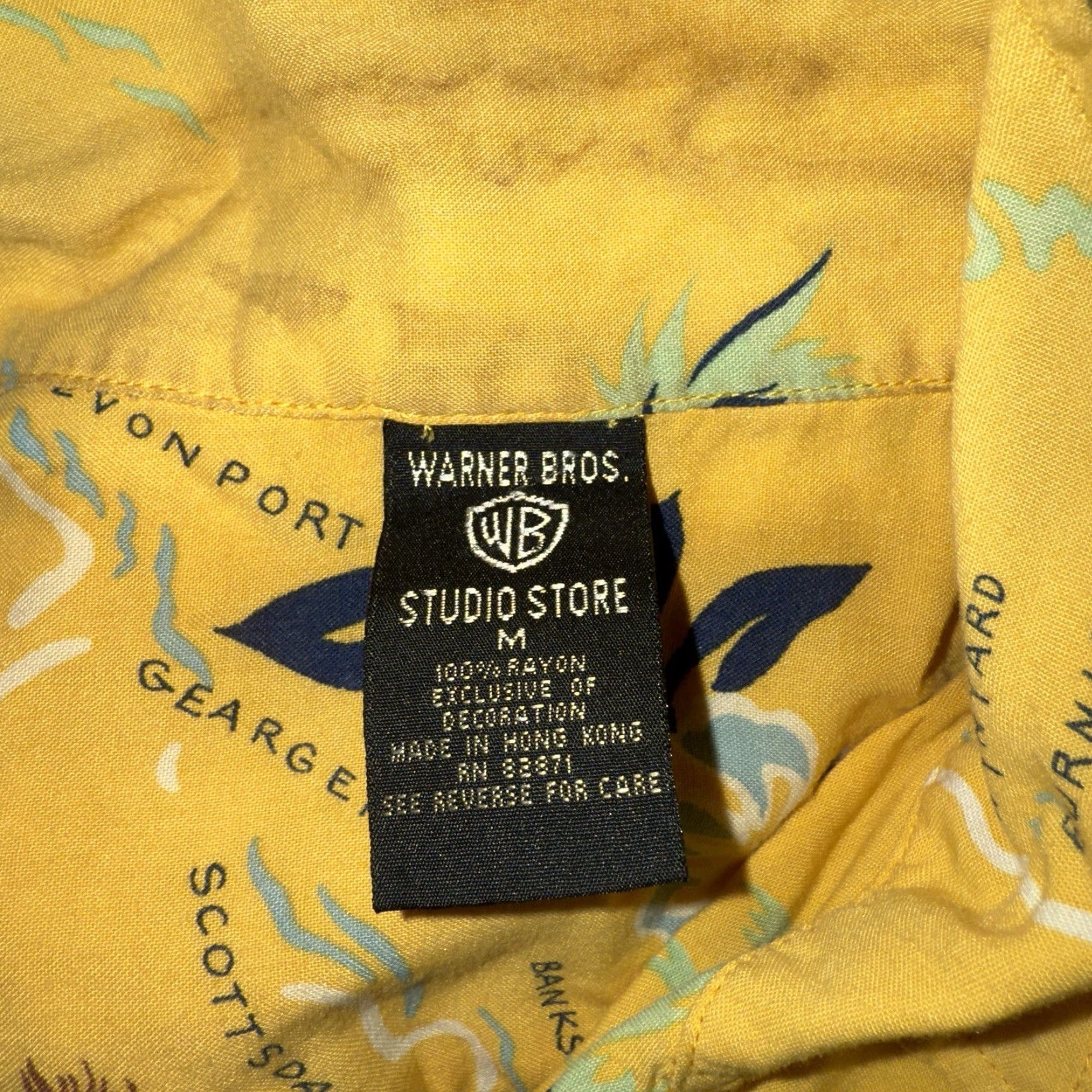 Vintage VINTAGE Warner Bros Tazmanian Devil RAYON Hawaiian Shirt Mens M Yellow Short Sleeve Button-Up Size US M / EU 48-50 / 2 - 4 Thumbnail