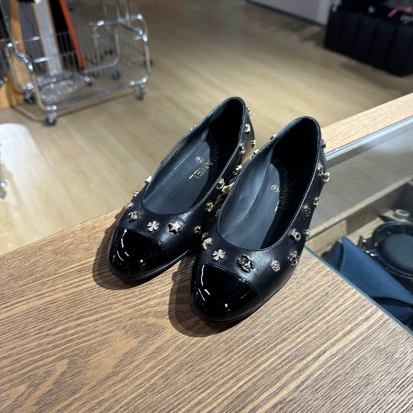Chanel Chanel may884 Vic Crystal-Embellished Flat Shoes 35.5 Size US 5 / IT 35 - 1 Thumbnail