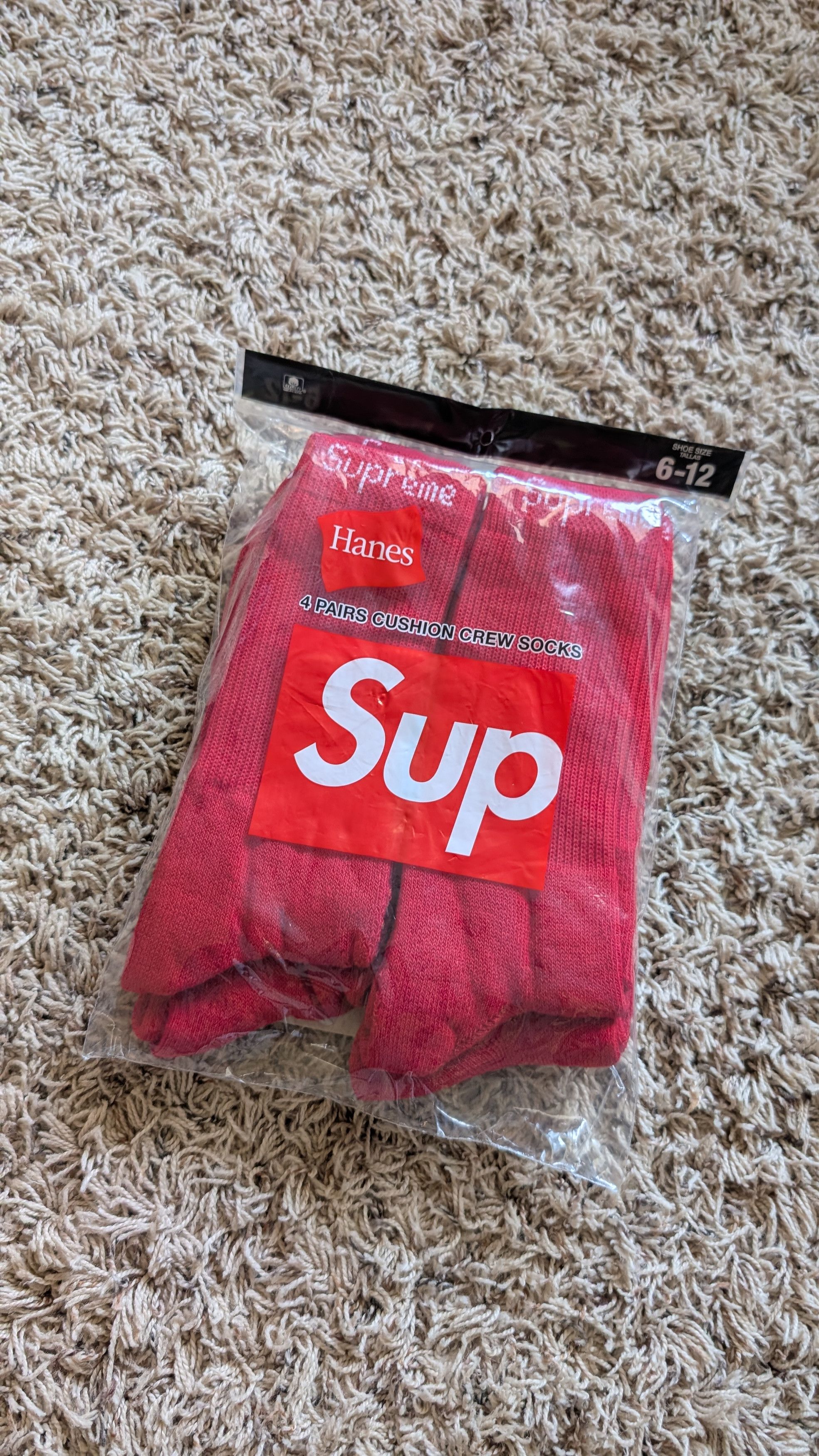 Supreme Supreme x Hanes Crew Socks (4 Pack) 'Red' 6-12 🔥🔥 Size ONE SIZE - 1 Thumbnail