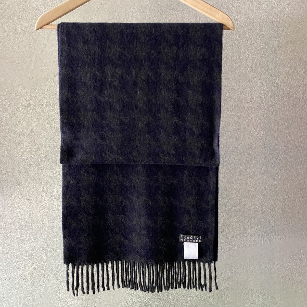 Barneys New York BARNEYS NEW YORK Navy Houndstooth Wool Scarf Size ONE SIZE - 11 Thumbnail