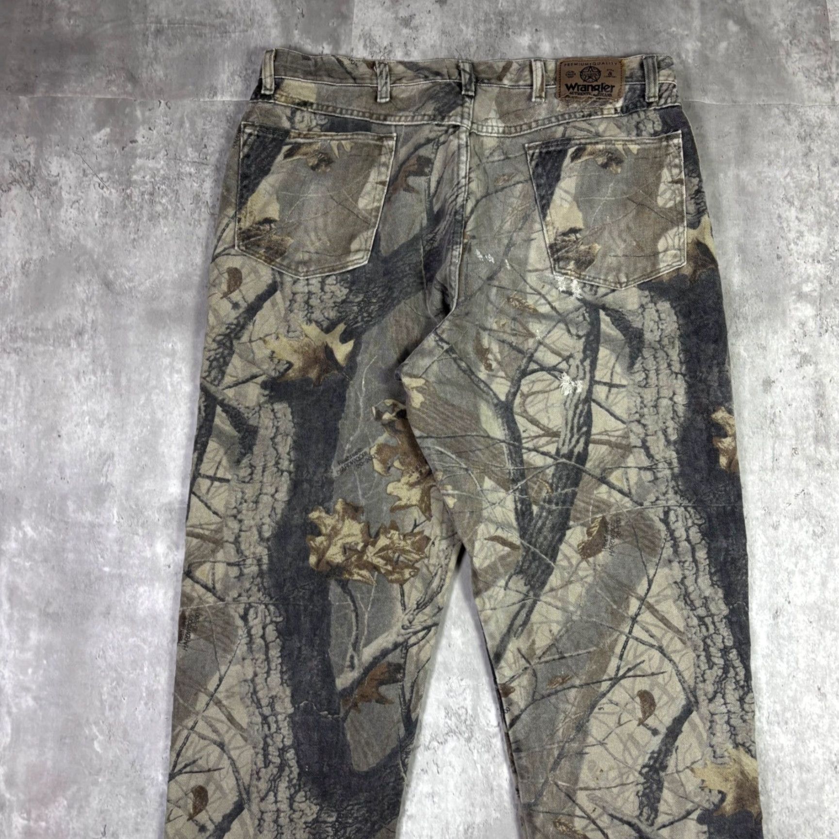 Wrangler Wrangler Authentic Jeans Camo Realtree Hardwoods Pants Men 36x30 Brown Denim 5-Pocket Distressed Size US 36 / EU 52 - 6 Thumbnail