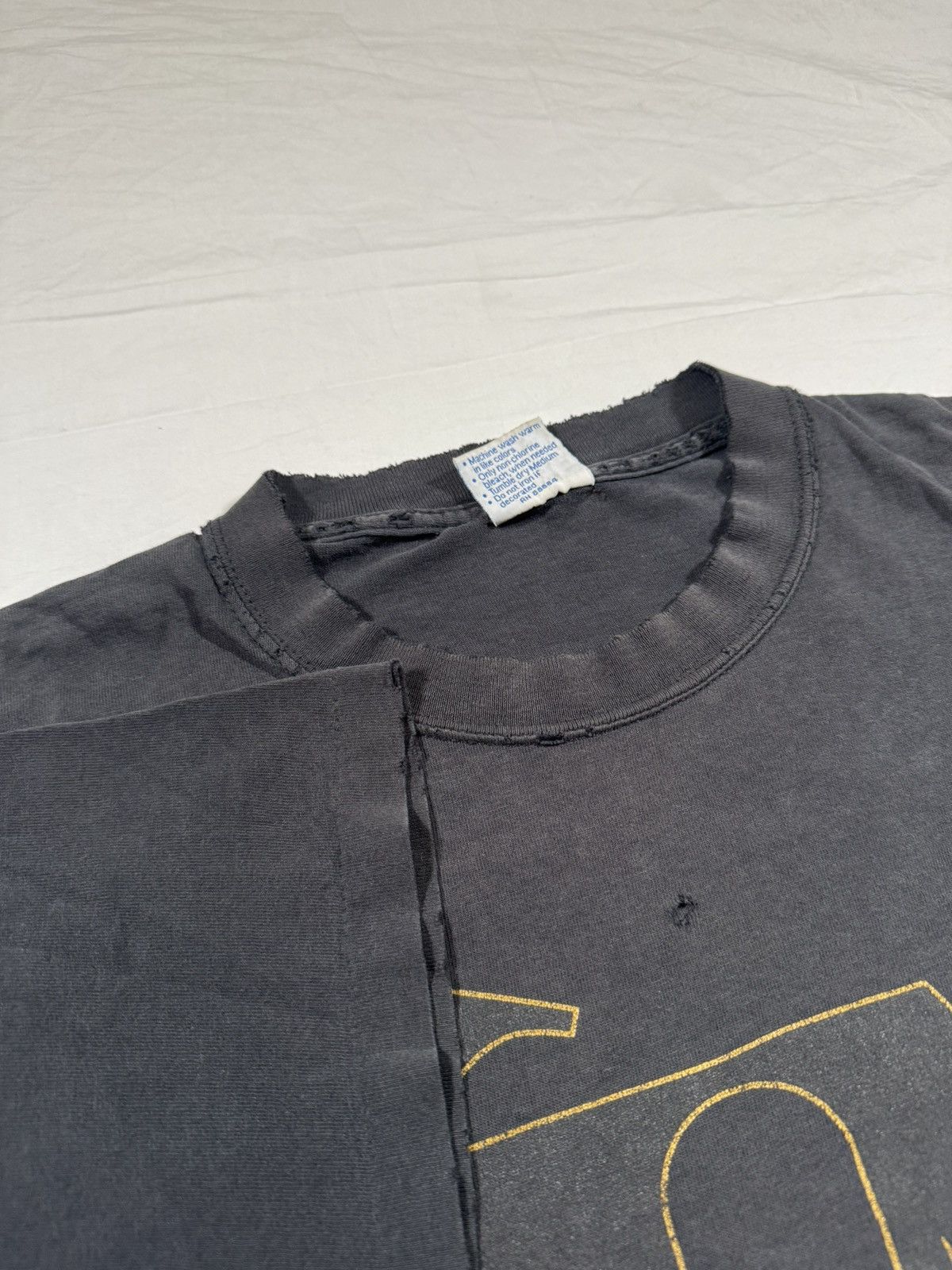 Band Tees Vintage Rare 90s Nine Inch Nails Sin Thrashed Faded Band Tee Size US XL / EU 56 / 4 - 4 Thumbnail