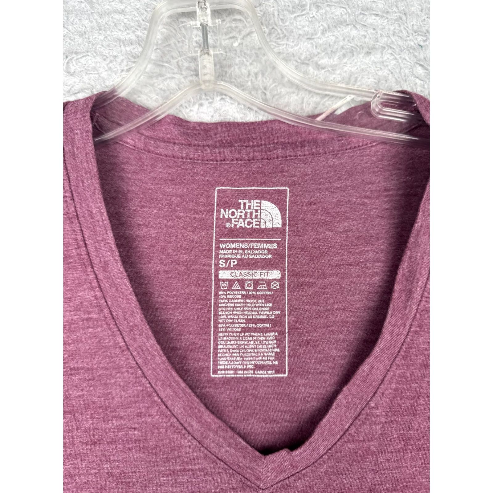 The North Face The North Face Shirt Women Small Purple Short Sleeve V-Neck Polyester Blend Size S / US 4 / IT 40 - 6 Thumbnail
