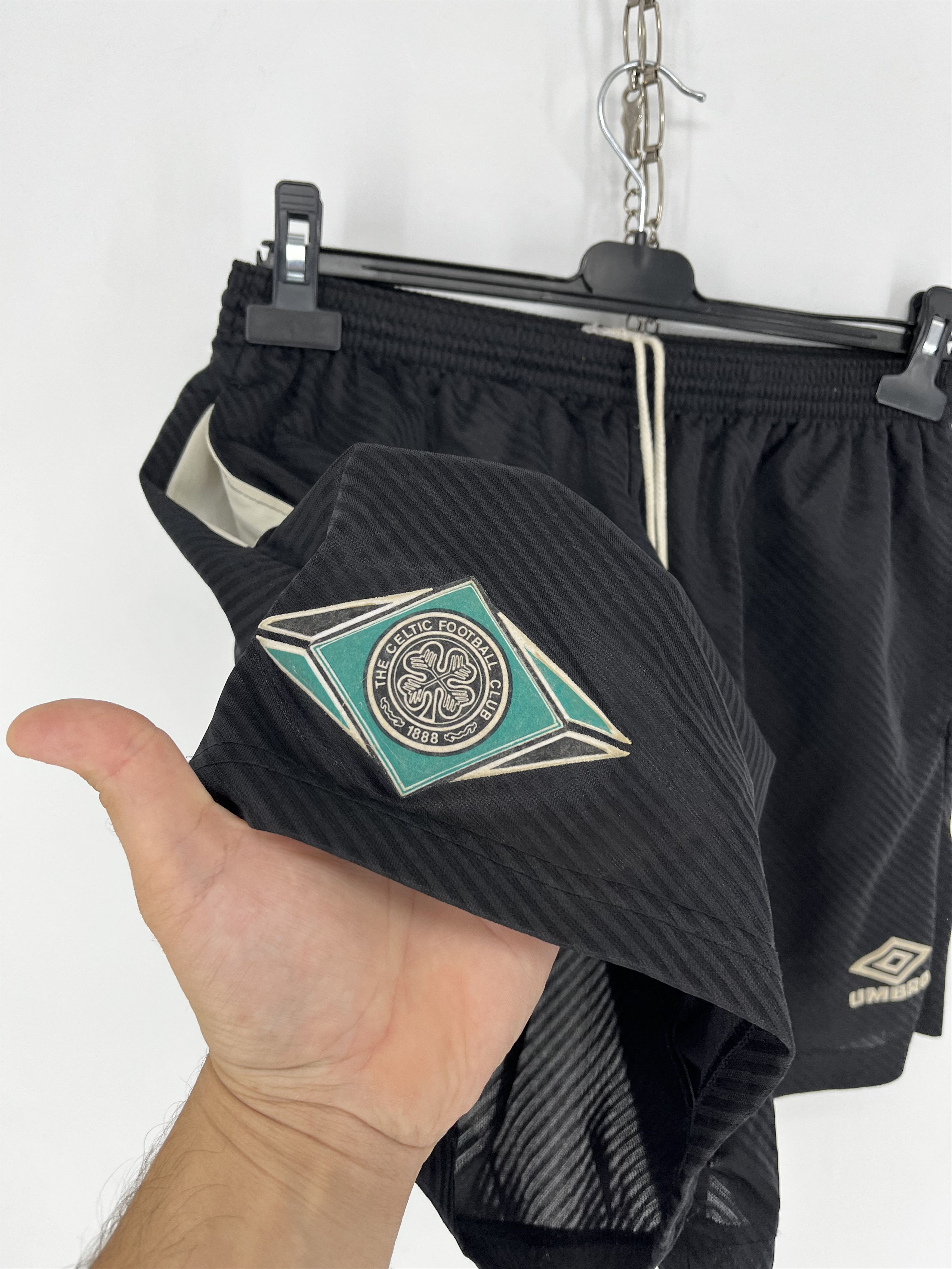 Umbro CELTIC 90s TRAINING FOOTBALL SOCCER SHORTS UMBRO Size US 34 / EU 50 - 5 Thumbnail