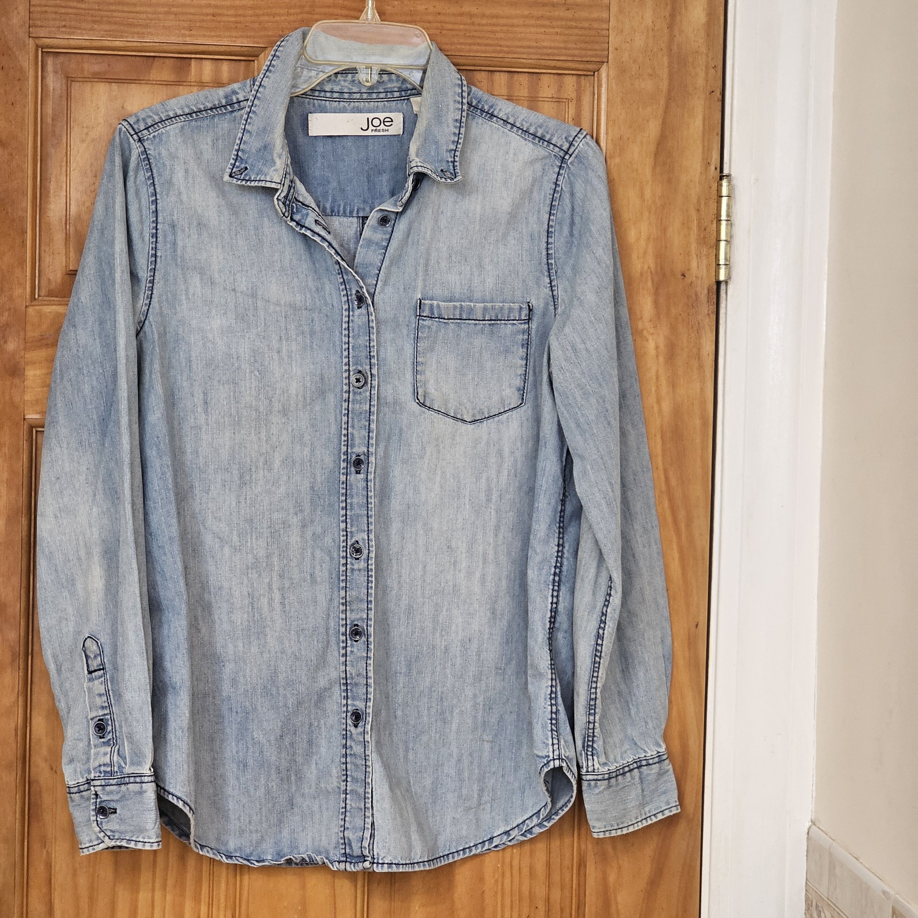 Other Women's Faded Wash Denim Chambray Button Up Long-Sleeve Top Size M / US 6-8 / IT 42-44 - 1 Thumbnail