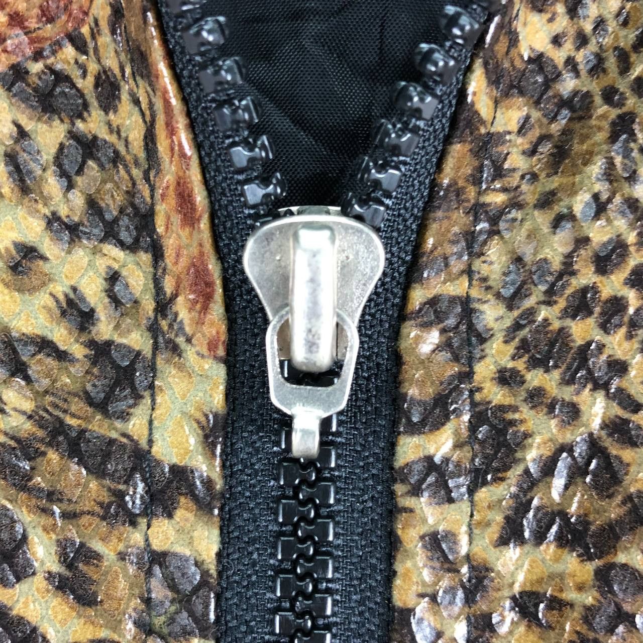 Habitat × Vintage Vintage 90's Leopard Fullprint Scaly Fabric Zipper Jacket Size S / US 4 / IT 40 - 5 Thumbnail