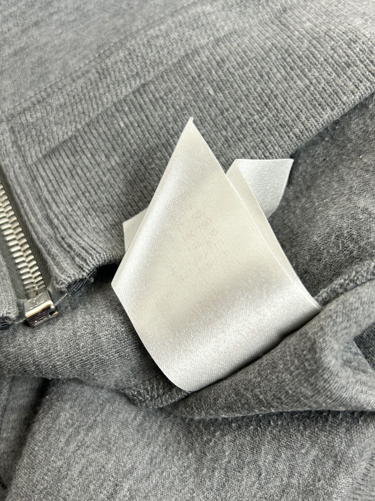Louis Vuitton Louis Vuitton Logo Zippered Zip Hoodie Grey XL Size US XL / EU 56 / 4 - 15 Thumbnail
