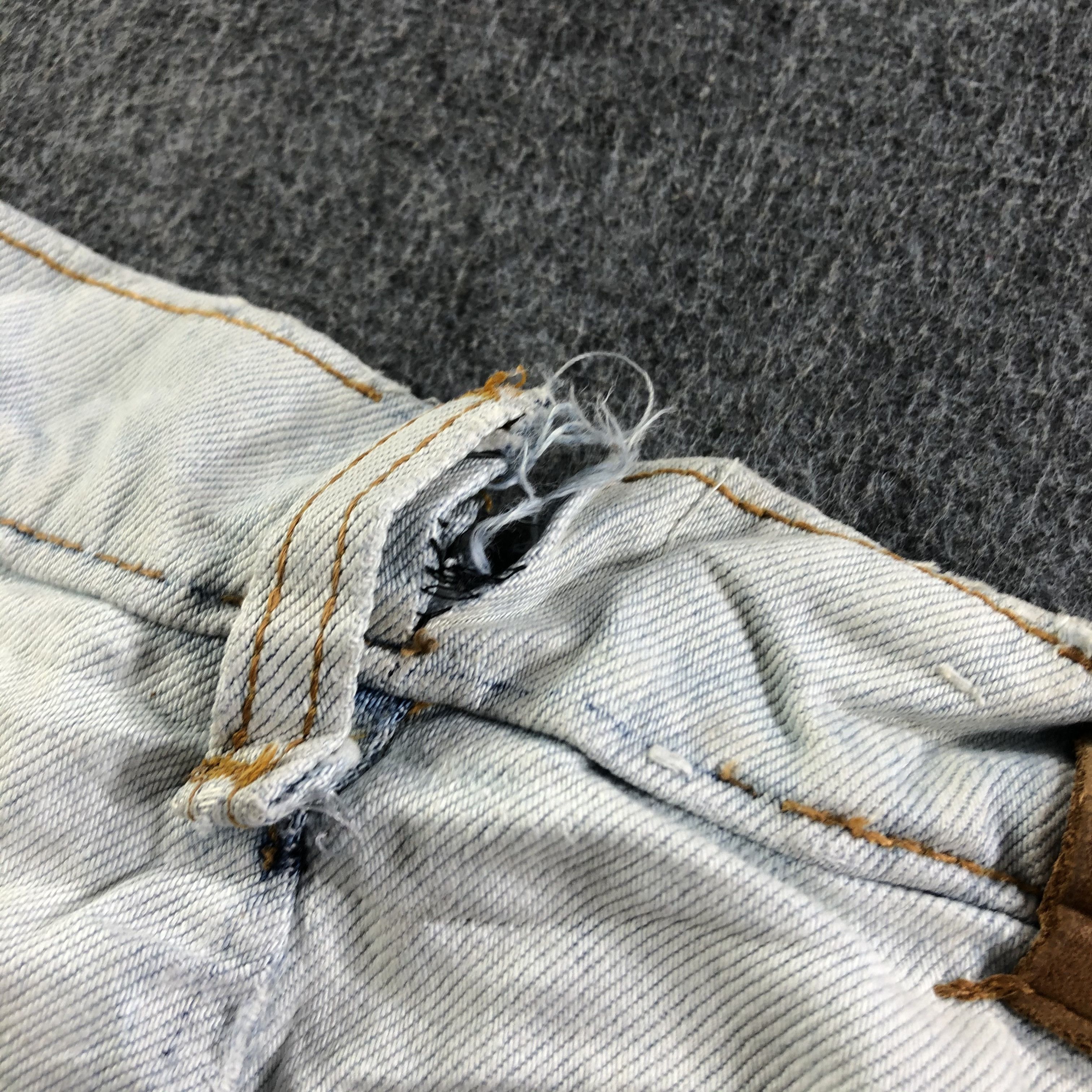 Levi's Vintage 90s Light Wash Levis Jeans-J3963 Size US 27 - 8 Thumbnail