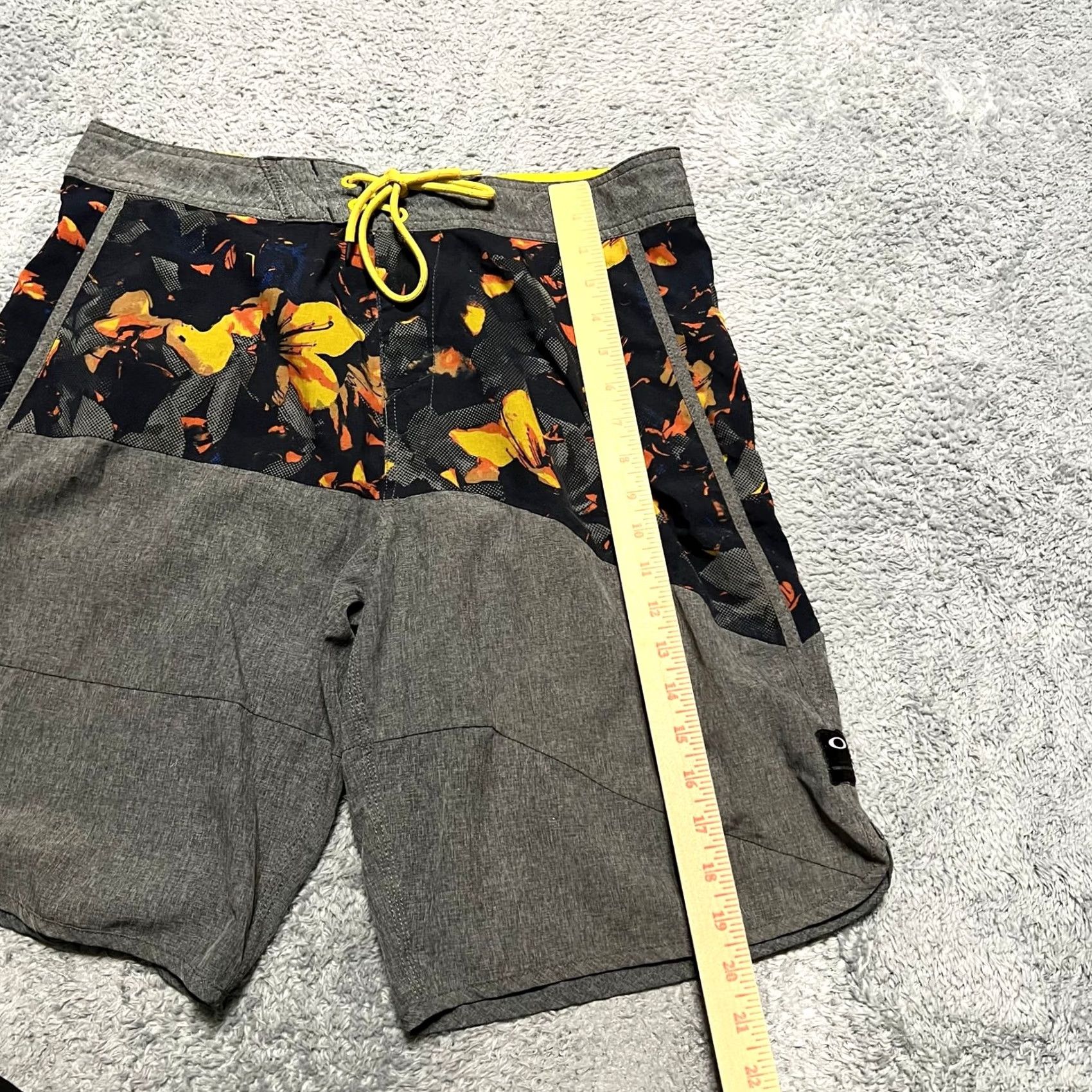 Oakley Oakley Shorts 32 Gray Swim Trunks Mens Floral Board Beach Size US 32 / EU 48 - 6 Thumbnail