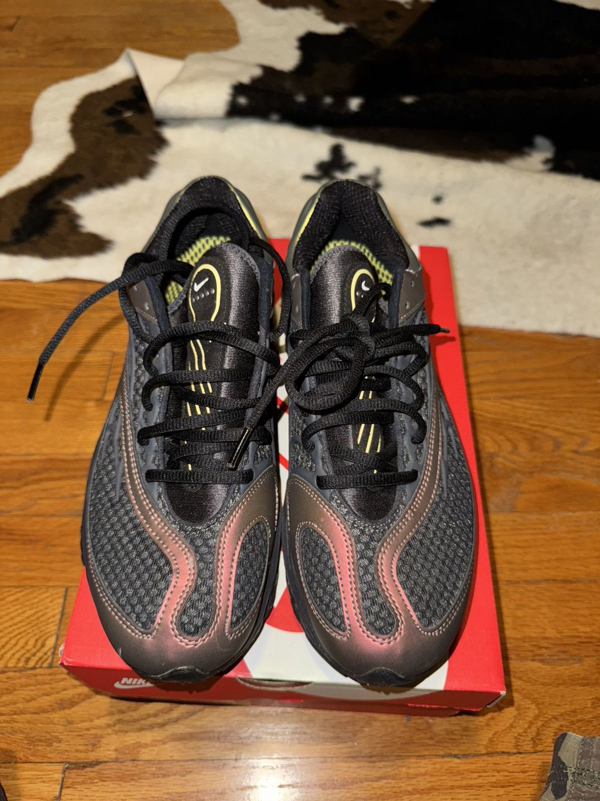 Nike Nike Tuned Max Size US 10 / EU 43 - 1 Thumbnail