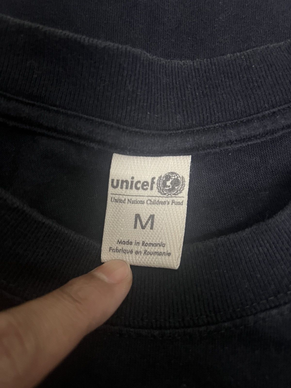 Vintage Vintage 90’s Unicef Paul Lowe / Magnum Artwork Tee Size US L / EU 52-54 / 3 - 7 Thumbnail