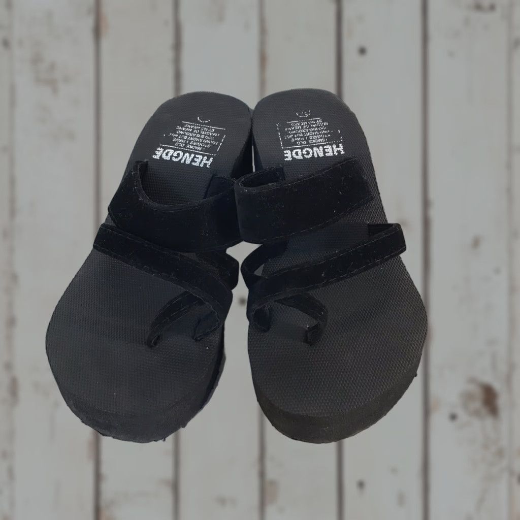 Vintage Hengde Women’s Wedge Slide Sandals Toe Strap Black Velveteen 2.5in Wedge 1.5in Size 7.5 Summer Casual Size US 7.5 / IT 37.5 - 1 Thumbnail