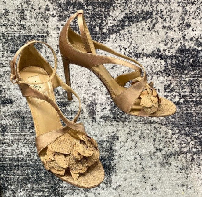 Valentino Authenticated Valentino Heels, Neutral/Pinkish , USW 9 Size US 9 / IT 39 - 1 Thumbnail