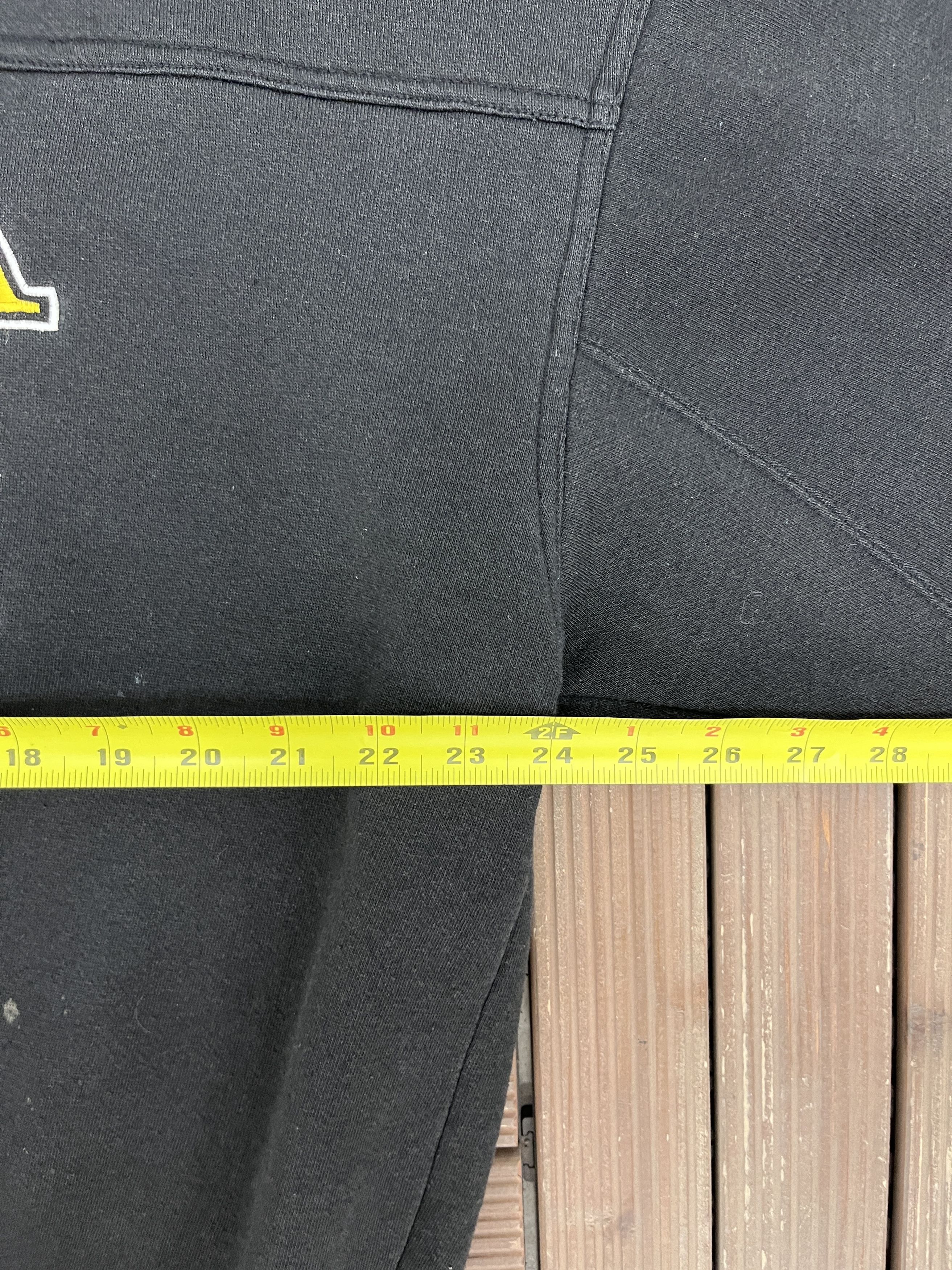 Vintage Iowa Hawkeyes Embroidered Vintage Black Crewneck Sweater Size US L / EU 52-54 / 3 - 7 Thumbnail