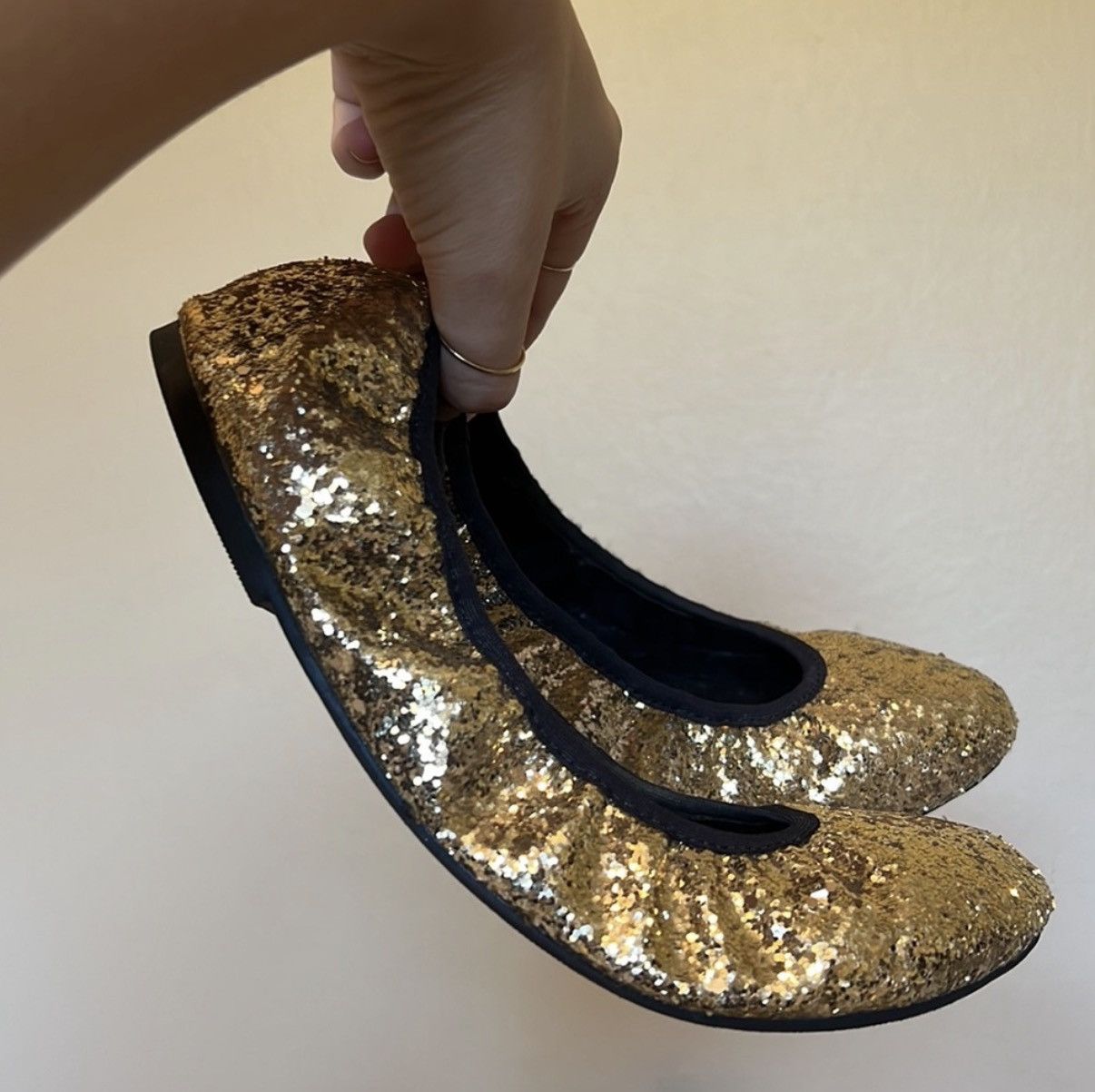 Forever 21 Forever 21 Sparkly Gold Ballet Flats Size 8 Size US 8 / IT 38 - 2 Thumbnail
