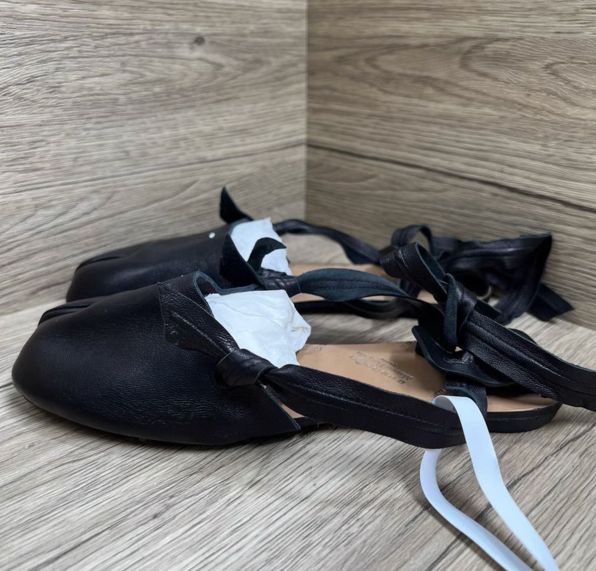 Maison Margiela Maison Margiela Tabi Black Split-Toe Flats J41 Size US 6 / IT 36 - 1 Thumbnail