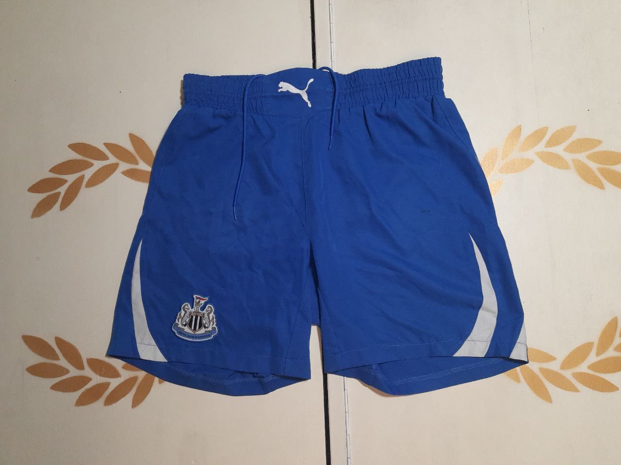 Puma Puma Newcastle United FC Shorts 2010-2011 Size US 32 / EU 48 - 2 Thumbnail