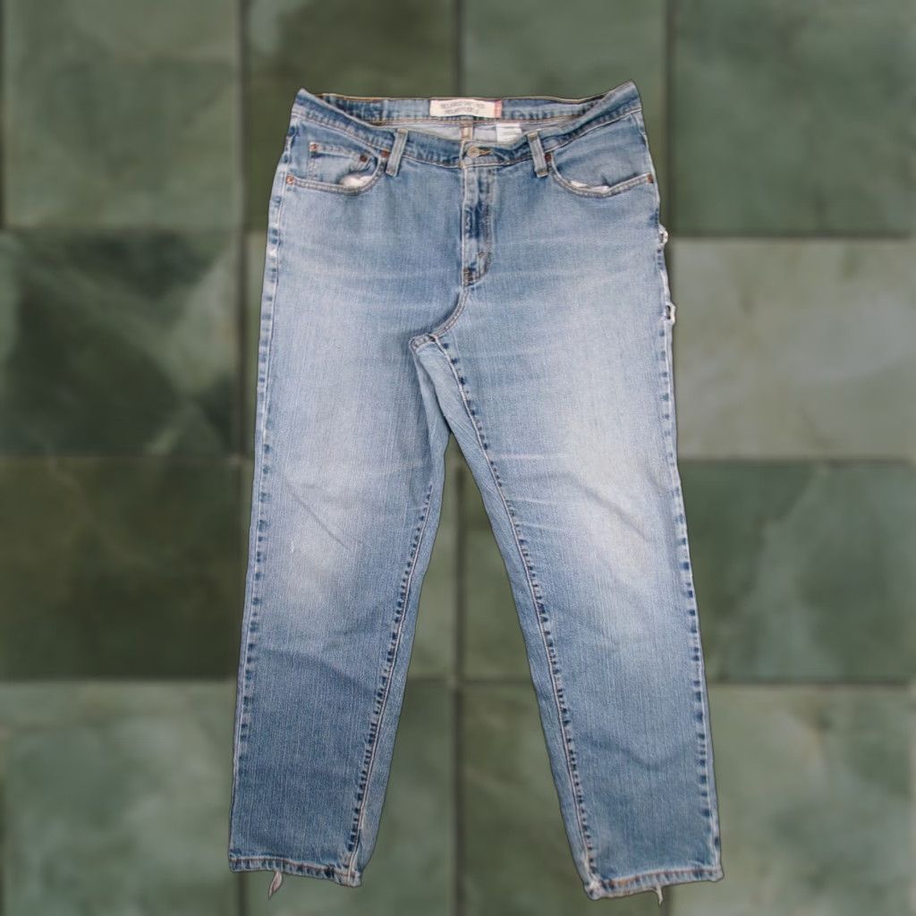 Levi's VINTAGE Levi's Jeans Women 16 Blue Light Wash Distressed Relaxed Fit Tapered 90s Size 38" / US 16 / IT 52 - 1 Thumbnail