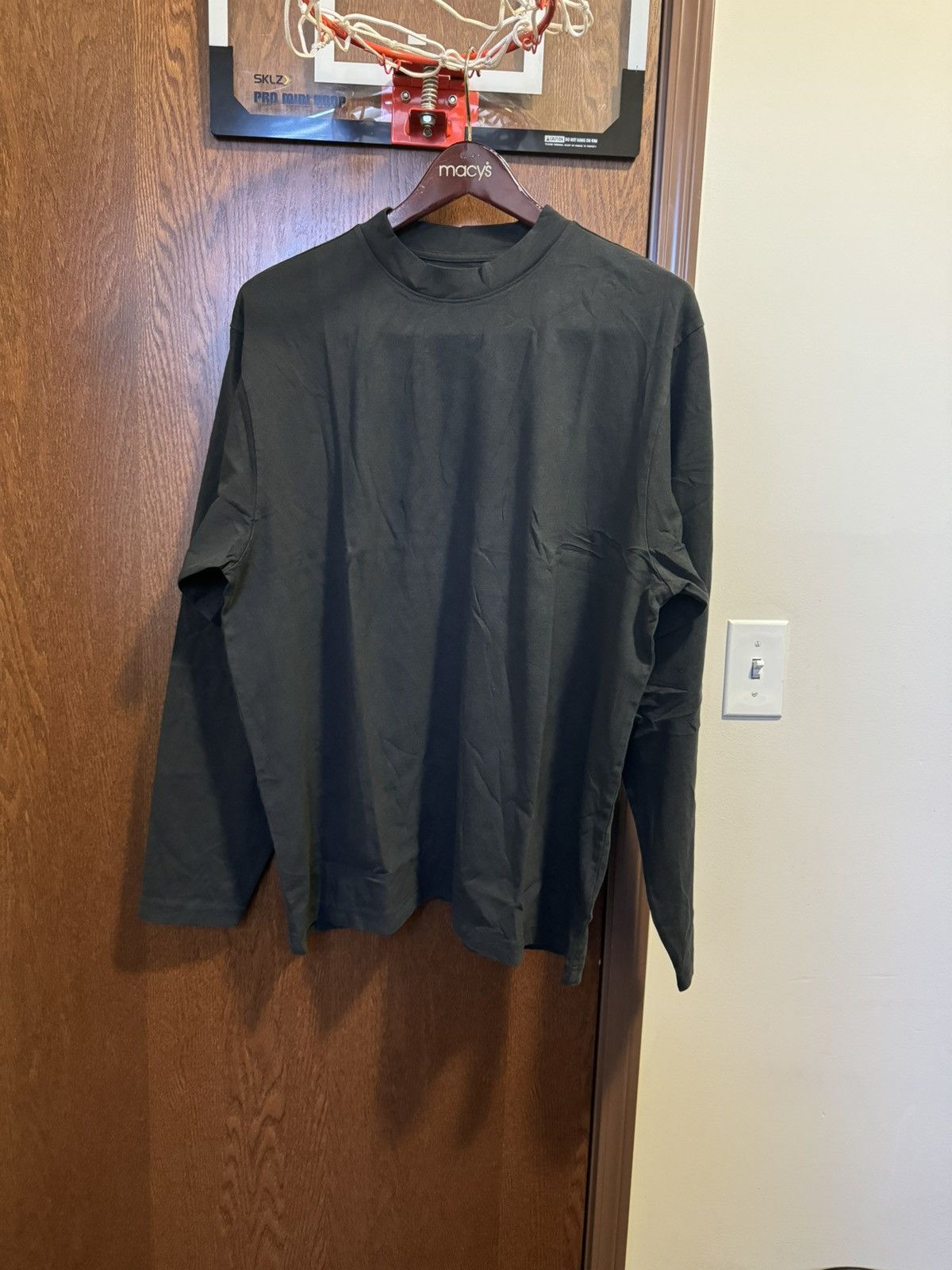 Balenciaga × Gap × Yeezy UNRELEASED YZY GAP LONG SLEEVE (BLACK - LARGE) Size US L / EU 52-54 / 3 - 1 Thumbnail