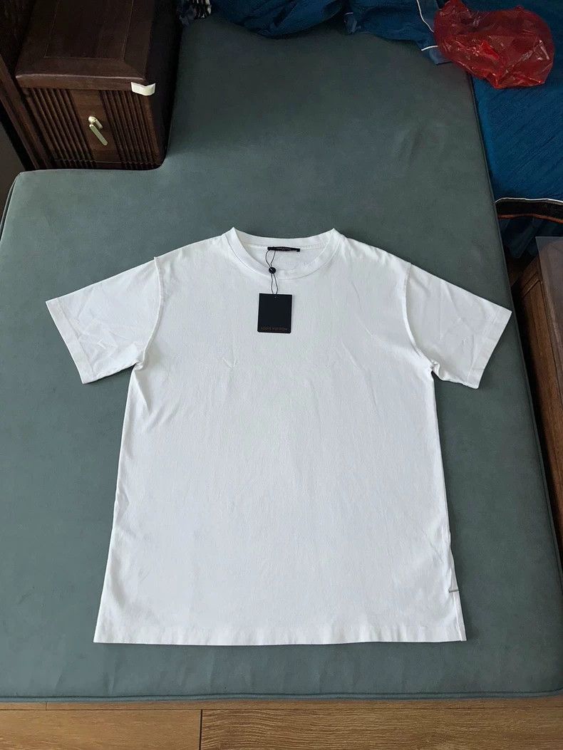Louis Vuitton Louis Vuitton Back slogan instructions plain white short sl Size US L / EU 52-54 / 3 - 1 Thumbnail