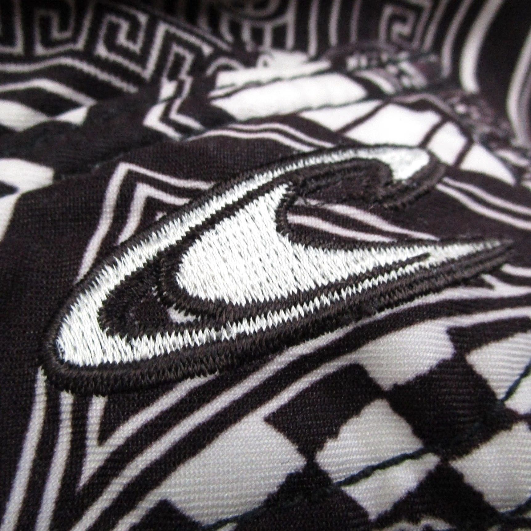 O'Neill O'Neill Santa Cruz Board Shorts Men 38 Black Skull Graphic Print Surf Trunks Y2K Geometric Multicolor Size US 38 / EU 54 - 3 Thumbnail