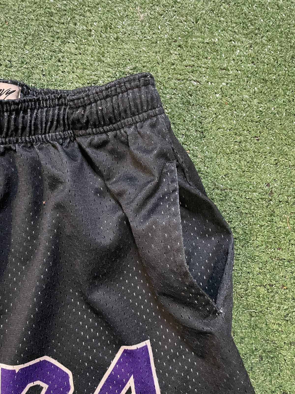Other Heavy Goods Kobe Bryant 8 and 24 mesh shorts Size US 32 / EU 48 - 3 Thumbnail