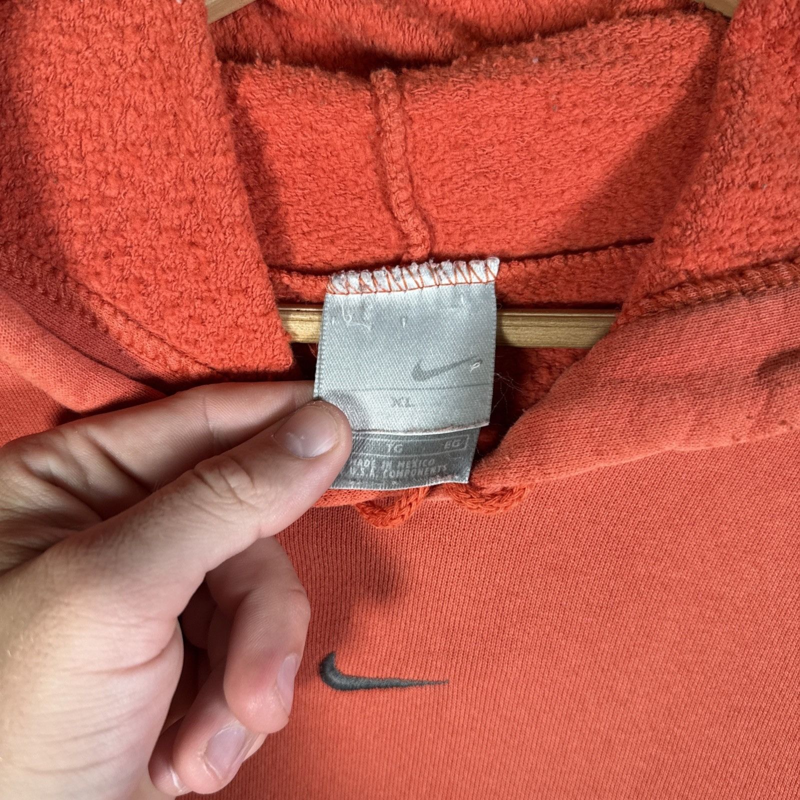 Nike Vintage Nike Hoodie Mens XL Orange Center Swoosh Skate Faded Size US XL / EU 56 / 4 - 3 Thumbnail