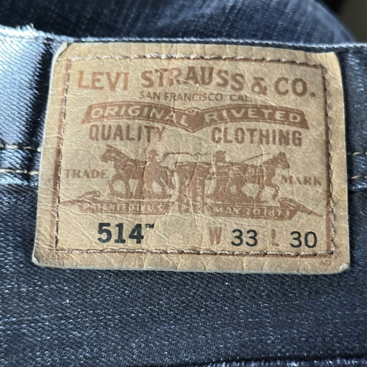 Levi's Levi’s 514 straight fit back zipper pocket jeans 33/30 Size US 33 - 7 Thumbnail