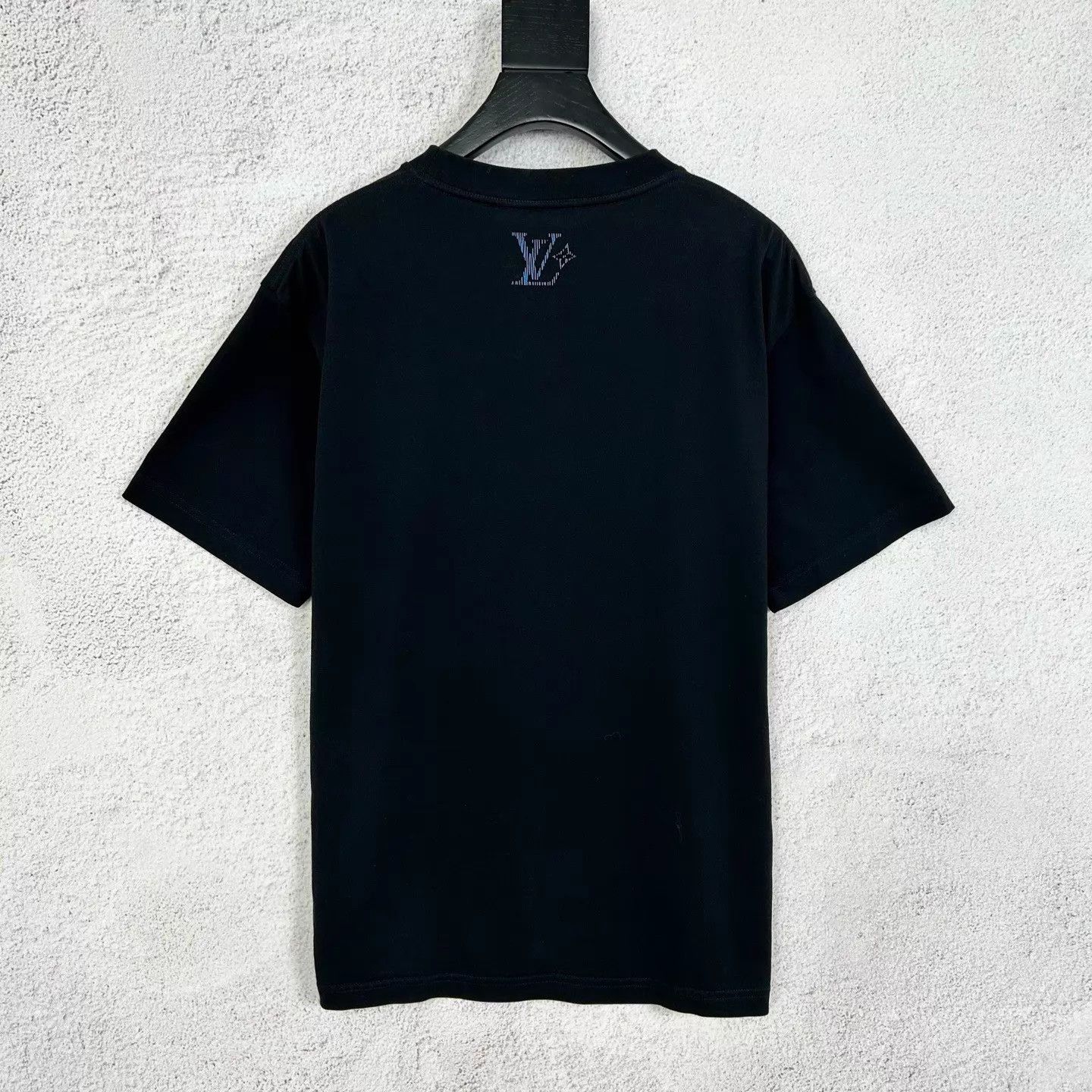 Louis Vuitton LV New Black Purple Gradient Zebra Print Short-Sleeve Top M Size US M / EU 48-50 / 2 - 2 Thumbnail