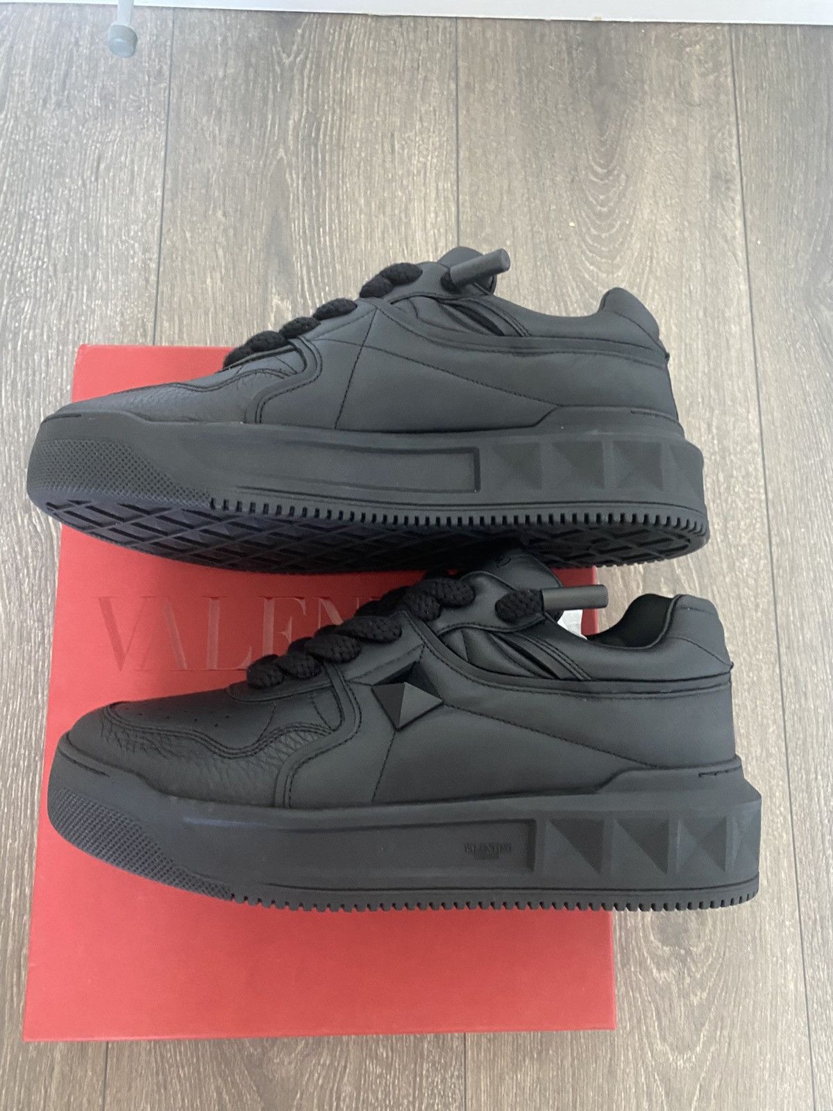Valentino Valentino Garavani one stud XL Size US 10.5 / EU 43-44 - 1 Thumbnail
