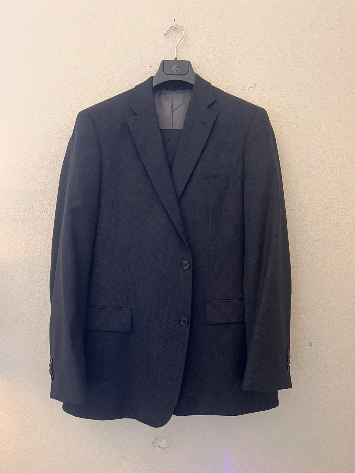 Hugo Boss Boss 42R Black Textured 2 Piece Suit Like New Size 42R - 1 Thumbnail