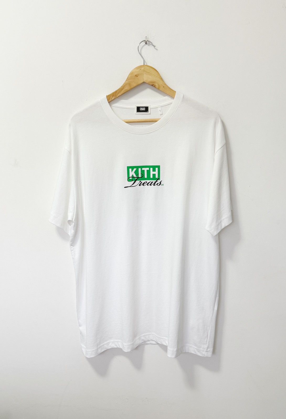 KITH Treats キス Parade II Vintage ヴィンテージ Tシャツ Brand New Kith Treats Parade II Vintage Tee - Sandrift Size