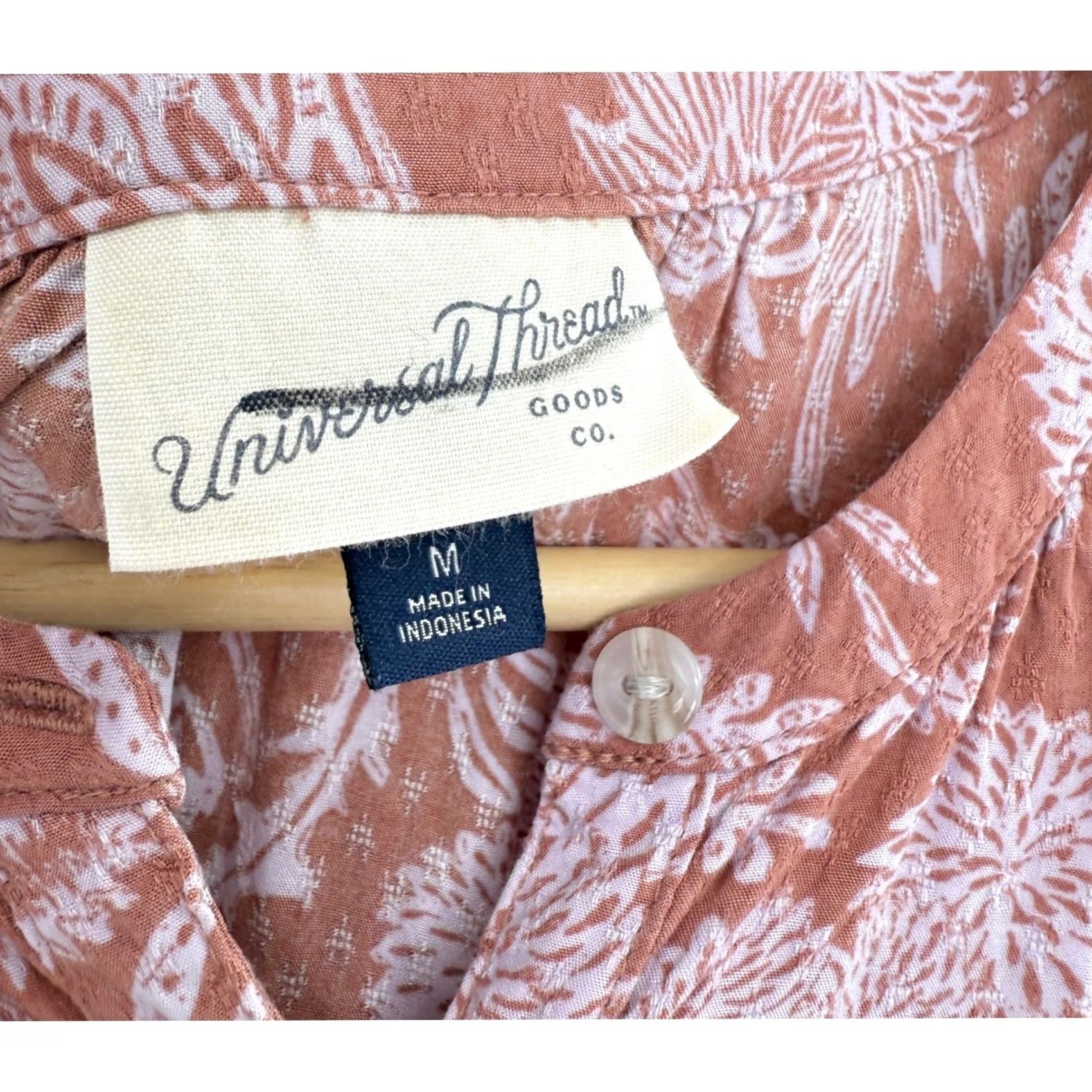 Vintage Universal Thread Blouse Size M Pink Floral Print Short Sleeve Button Down Women Size M / US 6-8 / IT 42-44 - 3 Thumbnail