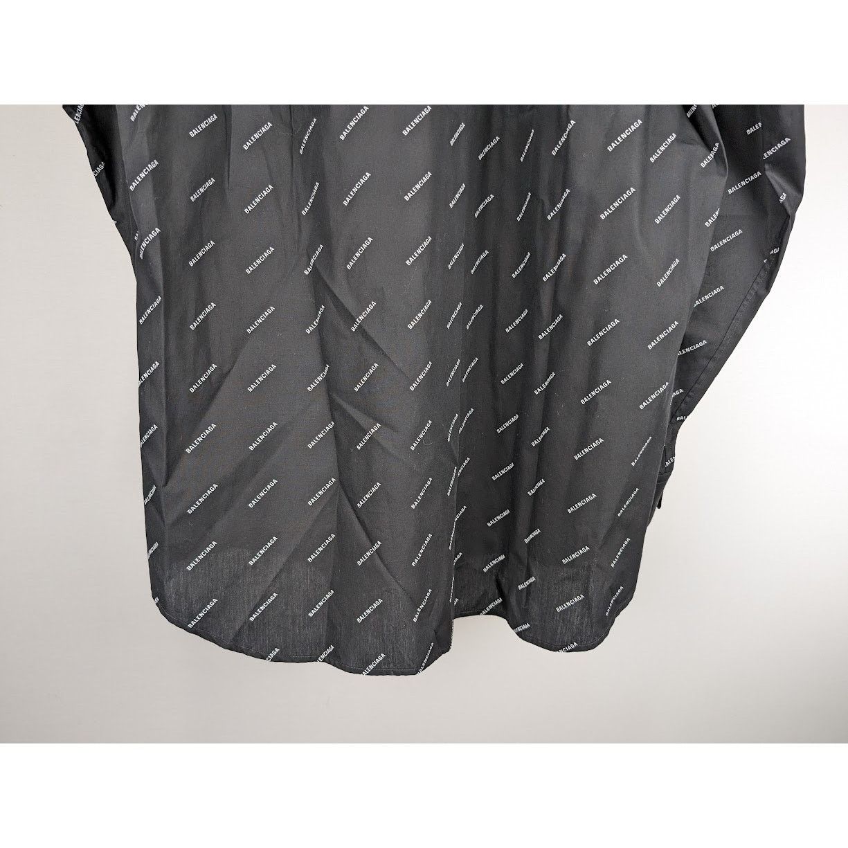 Balenciaga o1rshd1 All Over Logo Print Shirt in Black Size US S / EU 44-46 / 1 - 15 Thumbnail
