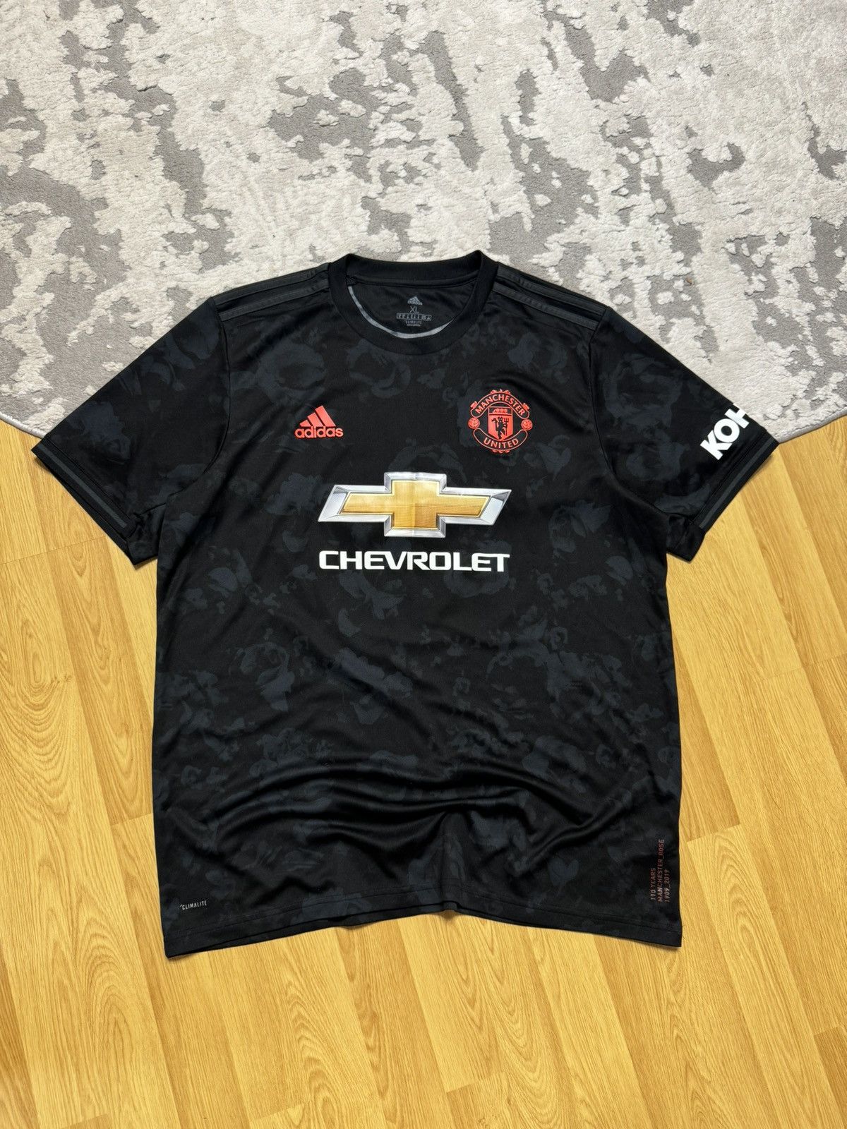 Adidas Soccer jersey Manchester United 18 B. Fernandes rare size XL Size US XL / EU 56 / 4 - 1 Thumbnail