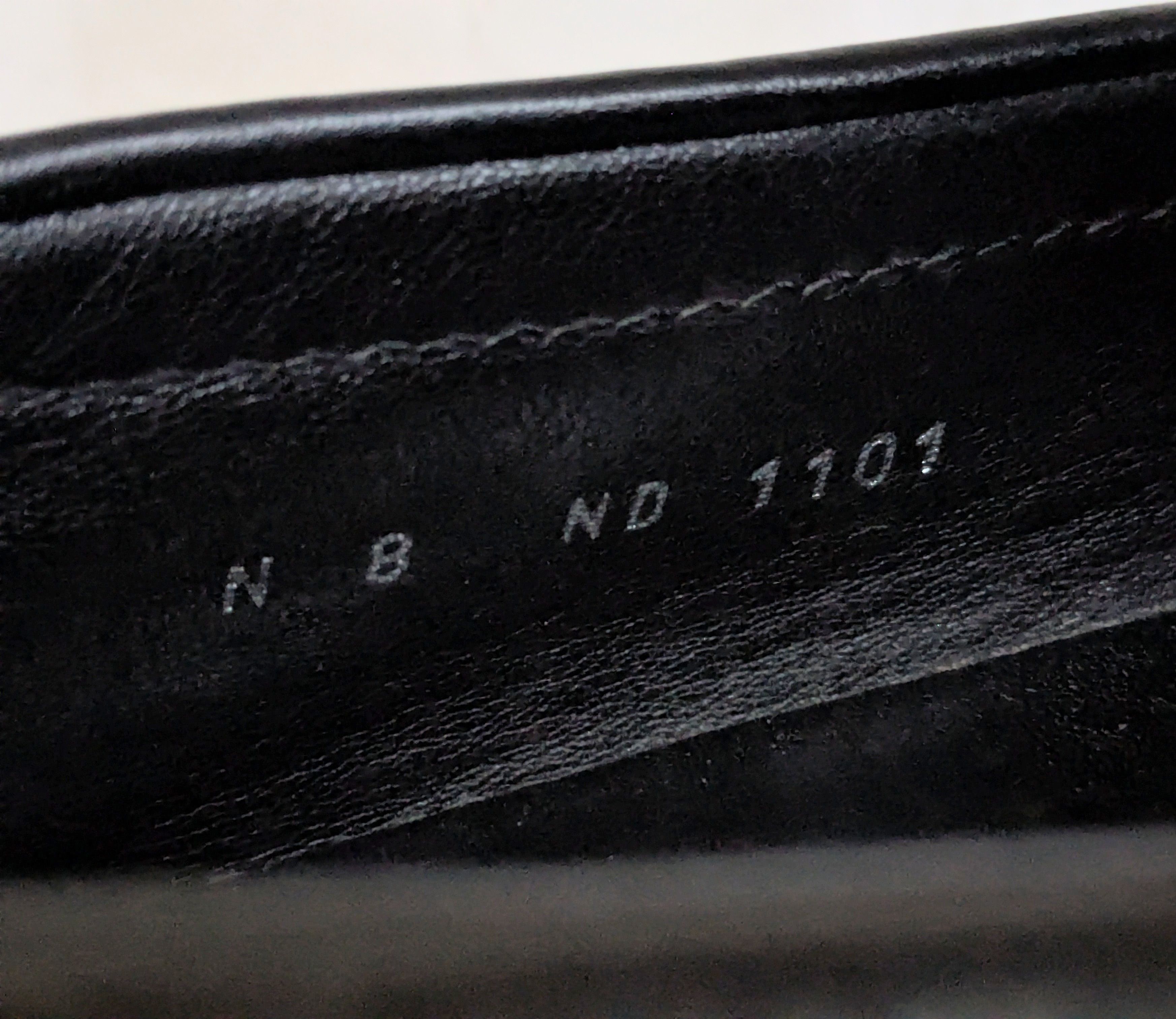 Louis Vuitton Louis Vuitton Driving Loafers Black 9 Leather LV Buckle Size US 9 / EU 42 - 9 Thumbnail